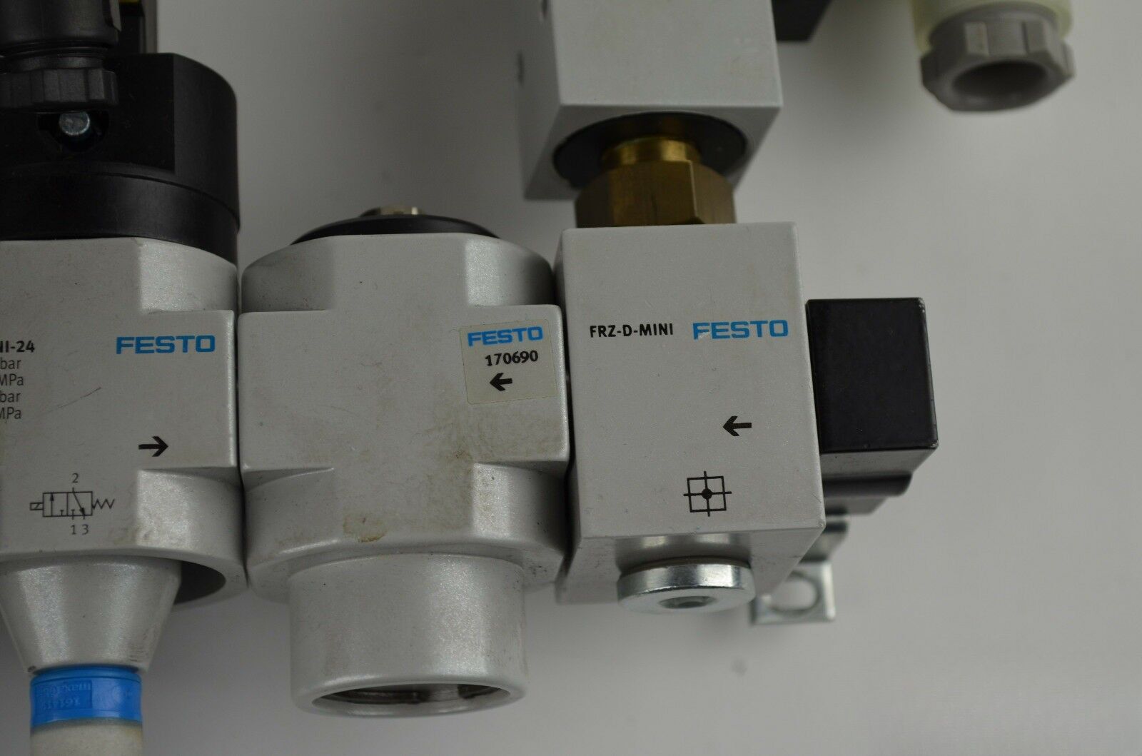 Festo Einheit HEE-D-MINI24 172956 / FRZ-D-MINI 170690