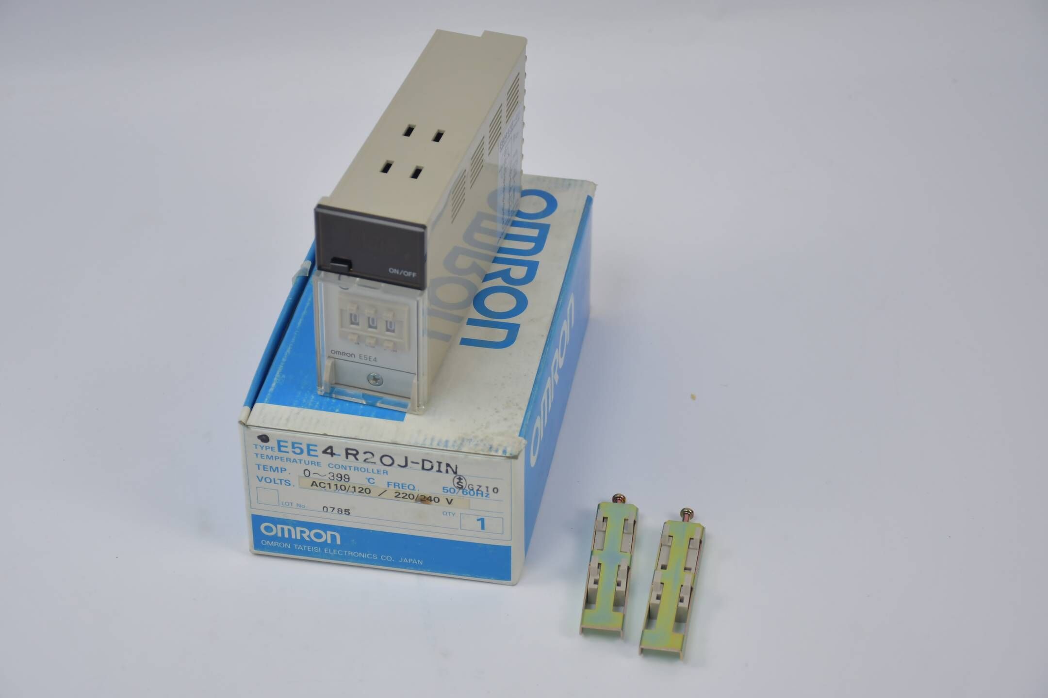Omron Temperatur Controller 0~399°C / AC110/120 / 220/240V ( E5E4-R20J-DIN )