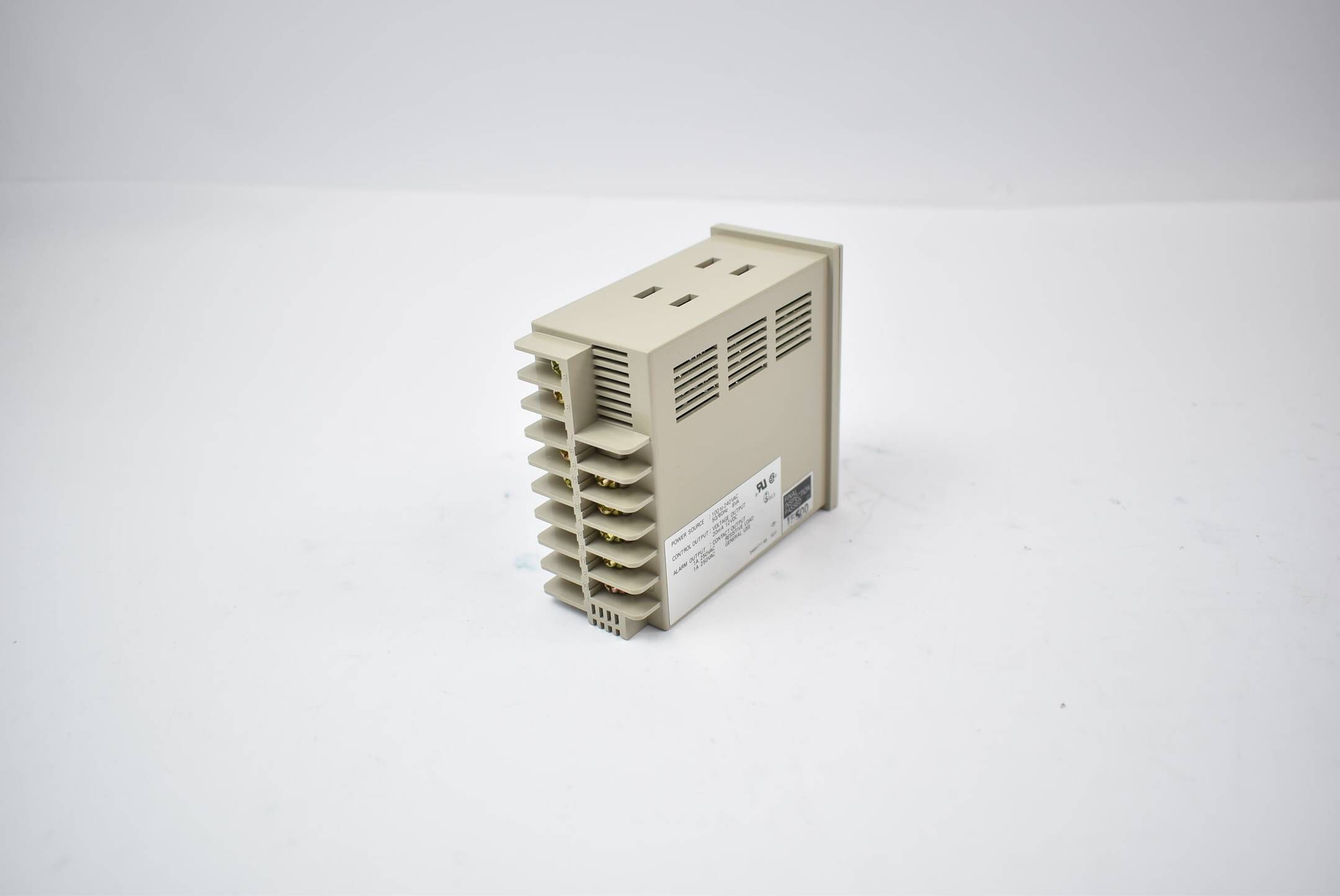 Omron Temperature Controller E5EW-Q1KJ Multi-Range 100-240 VAC