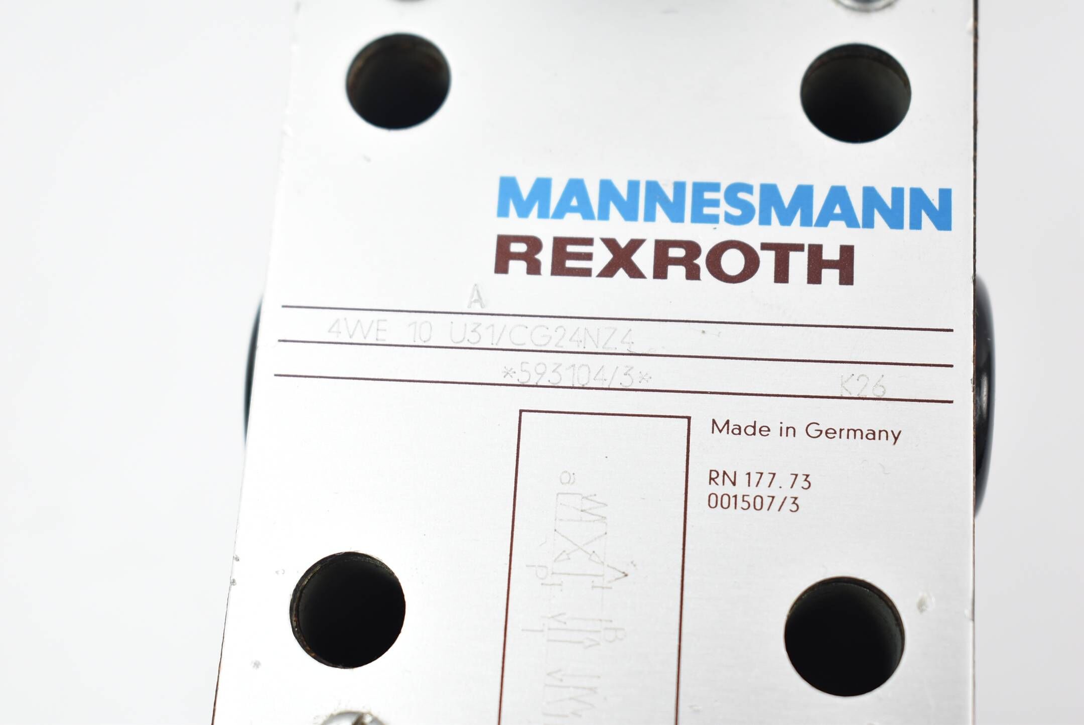 Mannesmann Rexroth Wegeschieberventil 4WE 10 U31/CG24NZ4 ( R900593104 )