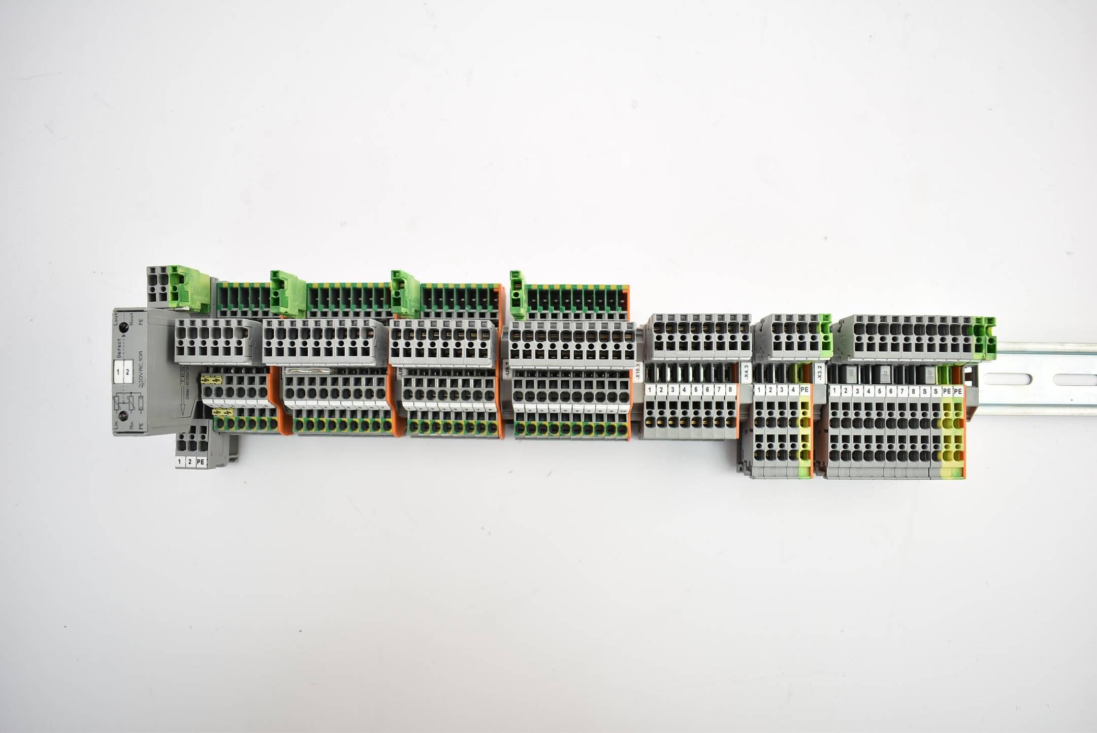 Wago Reihenklemmen inkl. Achsbox Schiene 8001-001/K012-6319/000-200