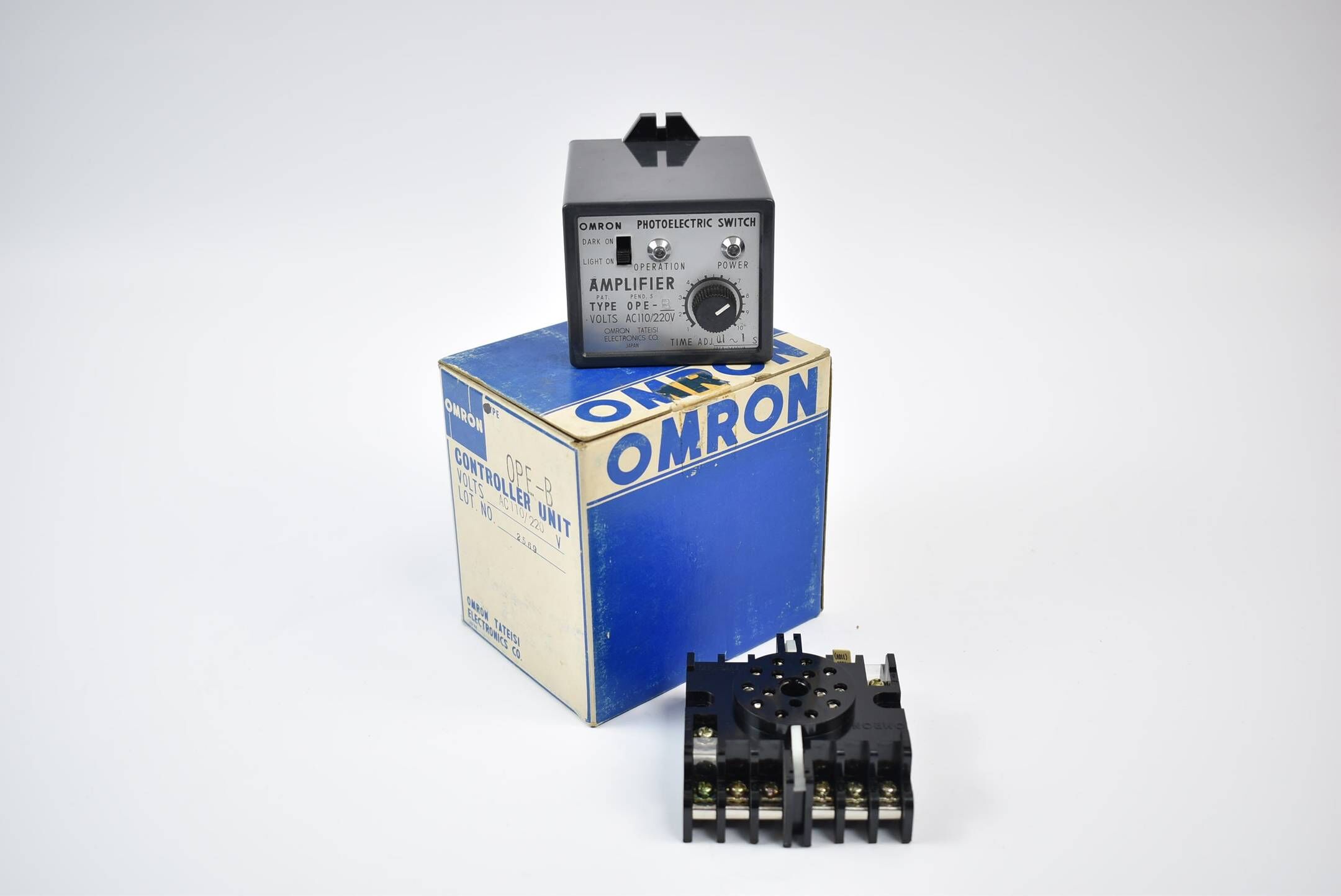 Omron Photoelectric Switch Amplifier OPE-B ( AC 110 / 220 V )
