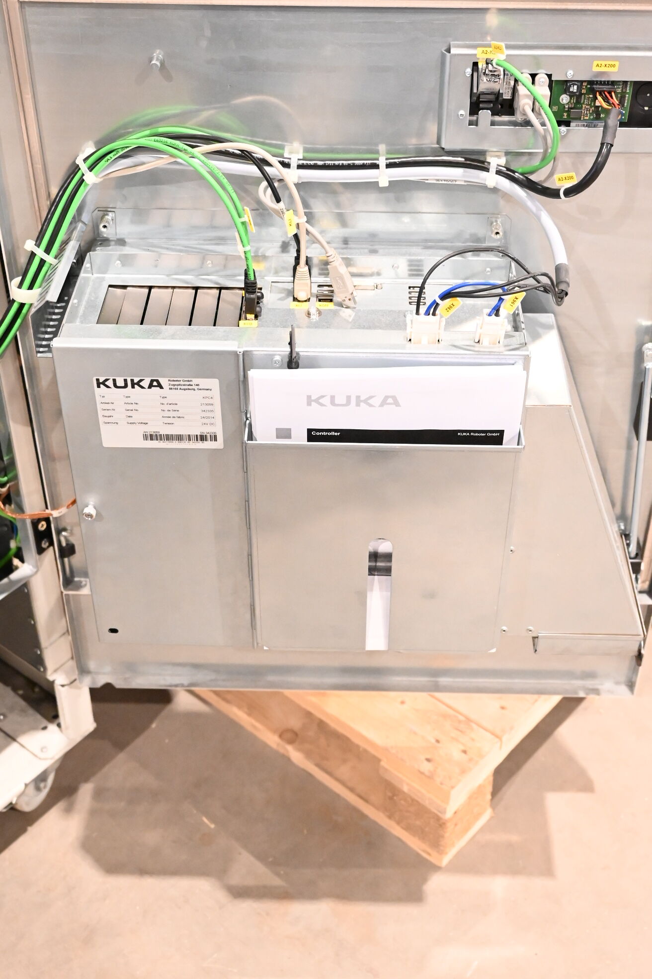 Kuka Industrieroboter KR240 R2900 ultra inkl. Schaltschrank KRC4 + 00-168-334 5