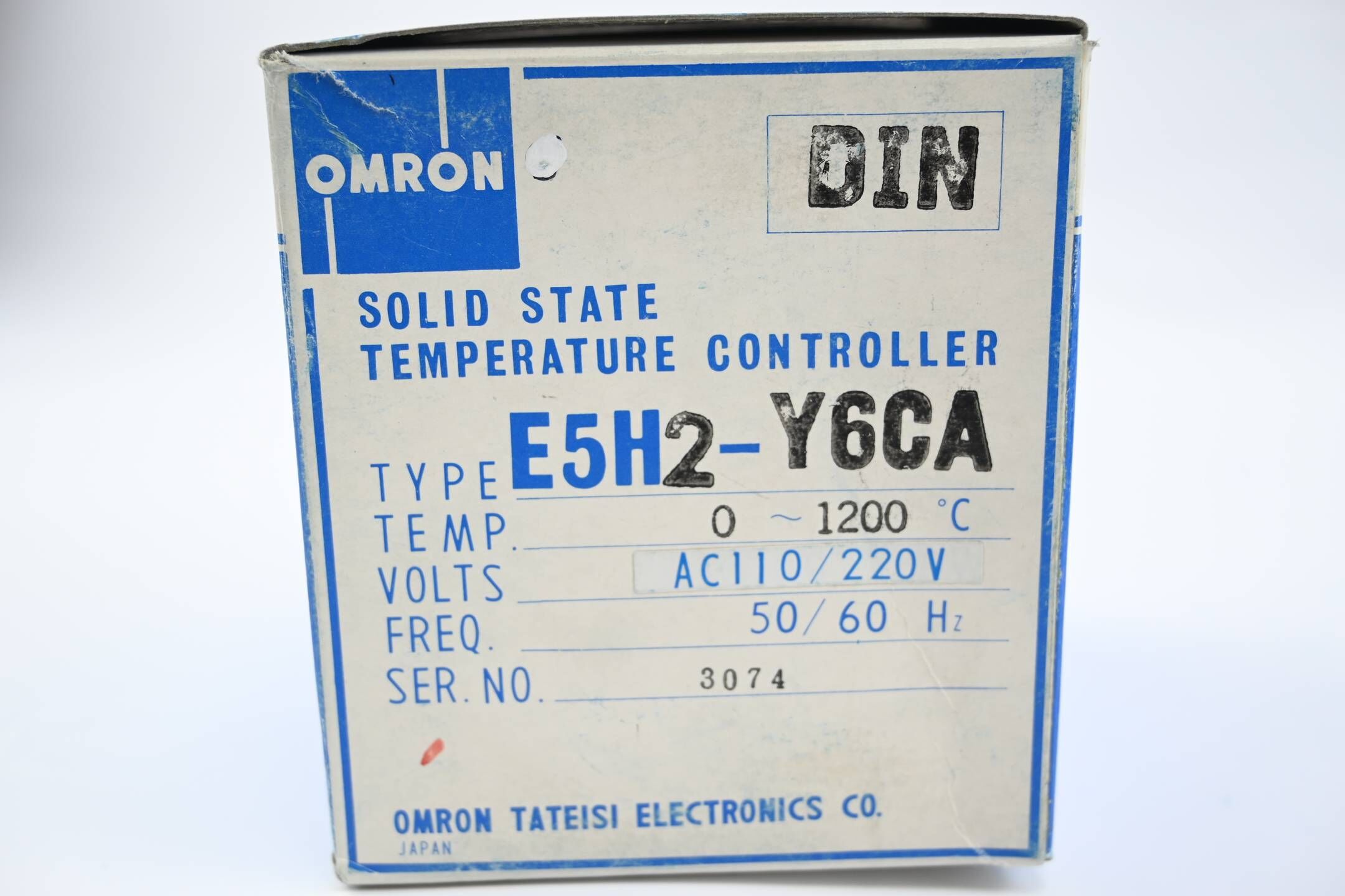 Omron Temperatur Controller 0-1200°C 110/220 VAC ( E5H2-Y6CA DIN )