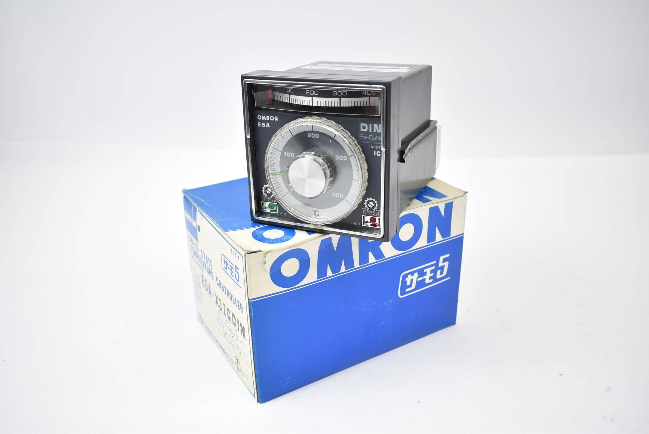 Omron Temperature Controller E5A-X3ICDIN 0-400°C 110 / 220 VAC