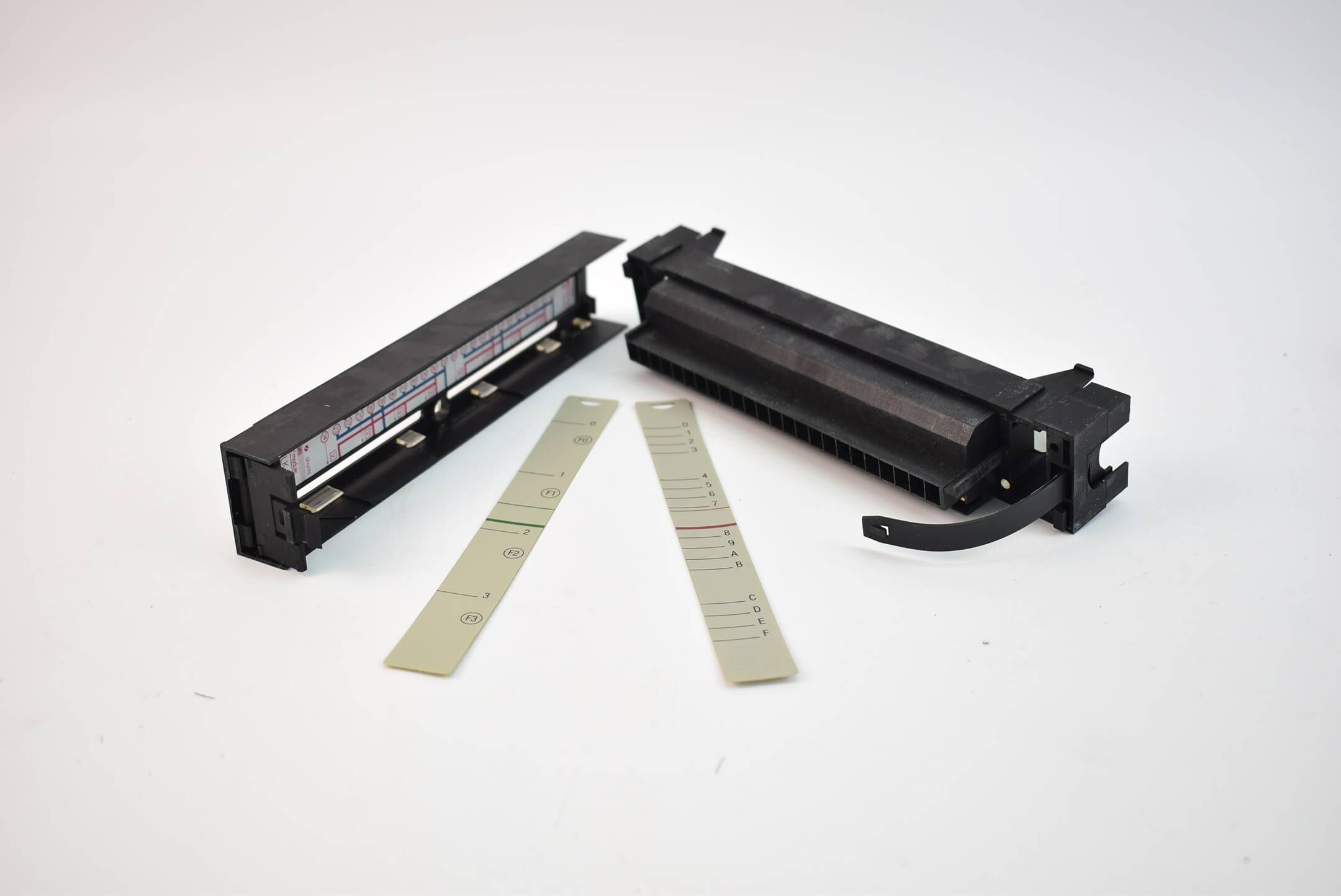 Schneider automation S.A. 24 Terminal Block Grouped TSXBLK2 ( 082710 )