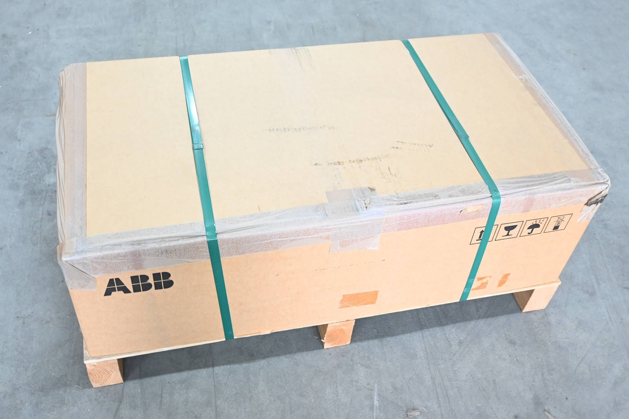 ABB Frequenzumrichter ACS800-104-0175-3+Q967