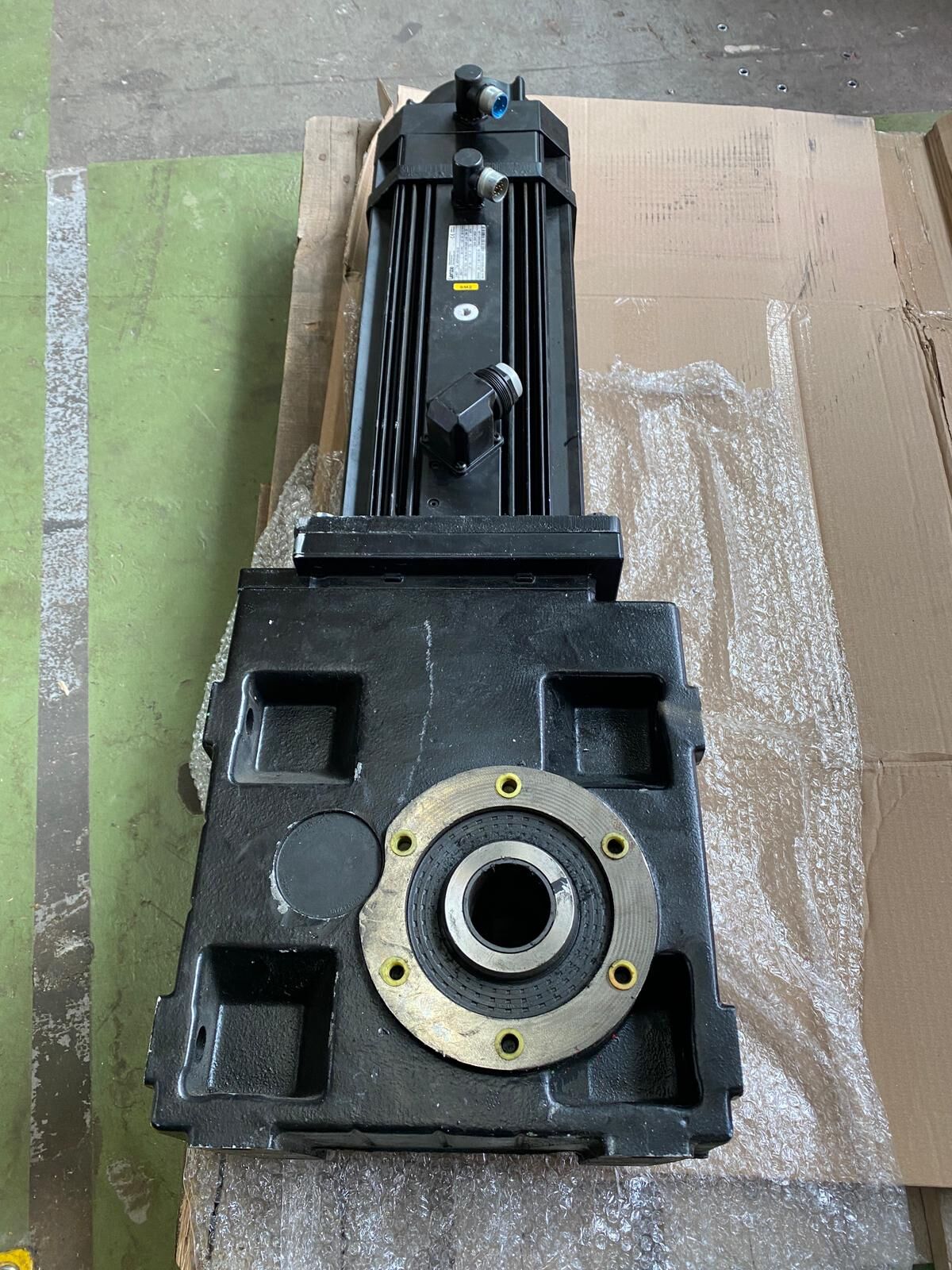 Lenze MDFKABA100-22 ( 00413628 ) + GKS07-3ASAR-100C22 5003 C