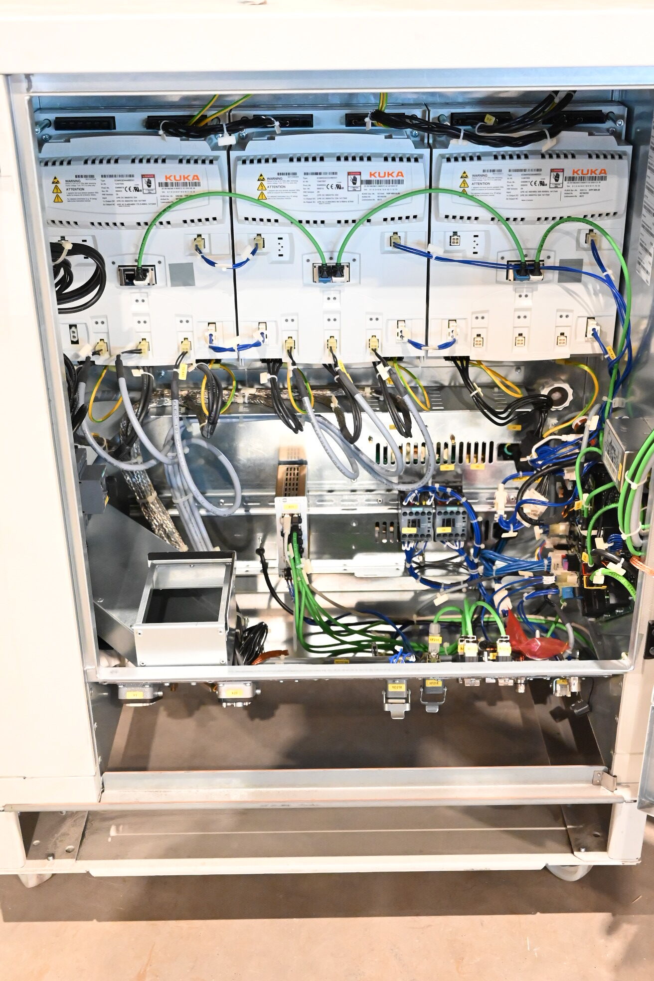 Kuka Industrieroboter KR240 R2900 ultra inkl. Schaltschrank KRC4 + 00-168-334 2