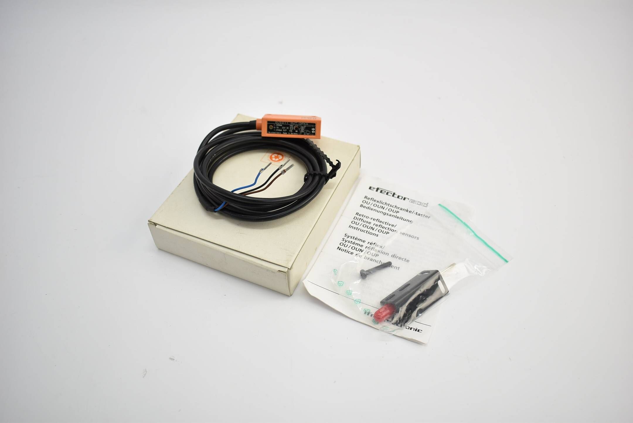 IFM efector200 photo electric sensors Reflexlichtschranke /-taster OU5011
