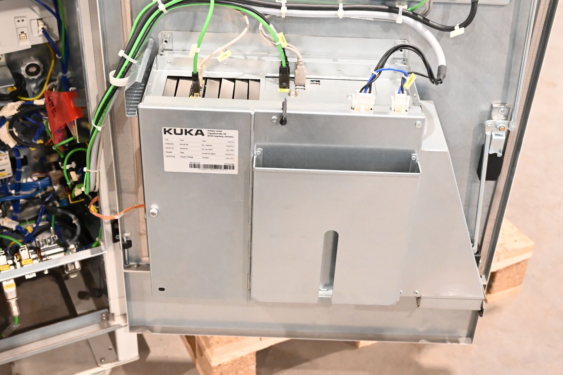 Kuka Industrieroboter KR240 R2700 Prime inkl. Schaltschrank KRC4 + 00-168-334 2