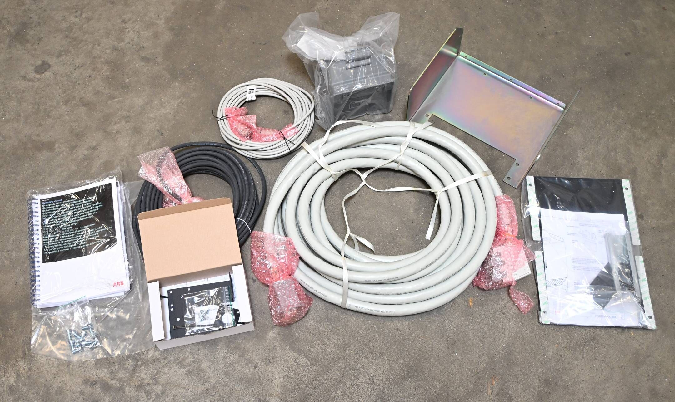 ABB IRB 2600 ( IRB 2600-12/1.85 ) inkl. IRC5 Single + Bedienpanel DSQC3120