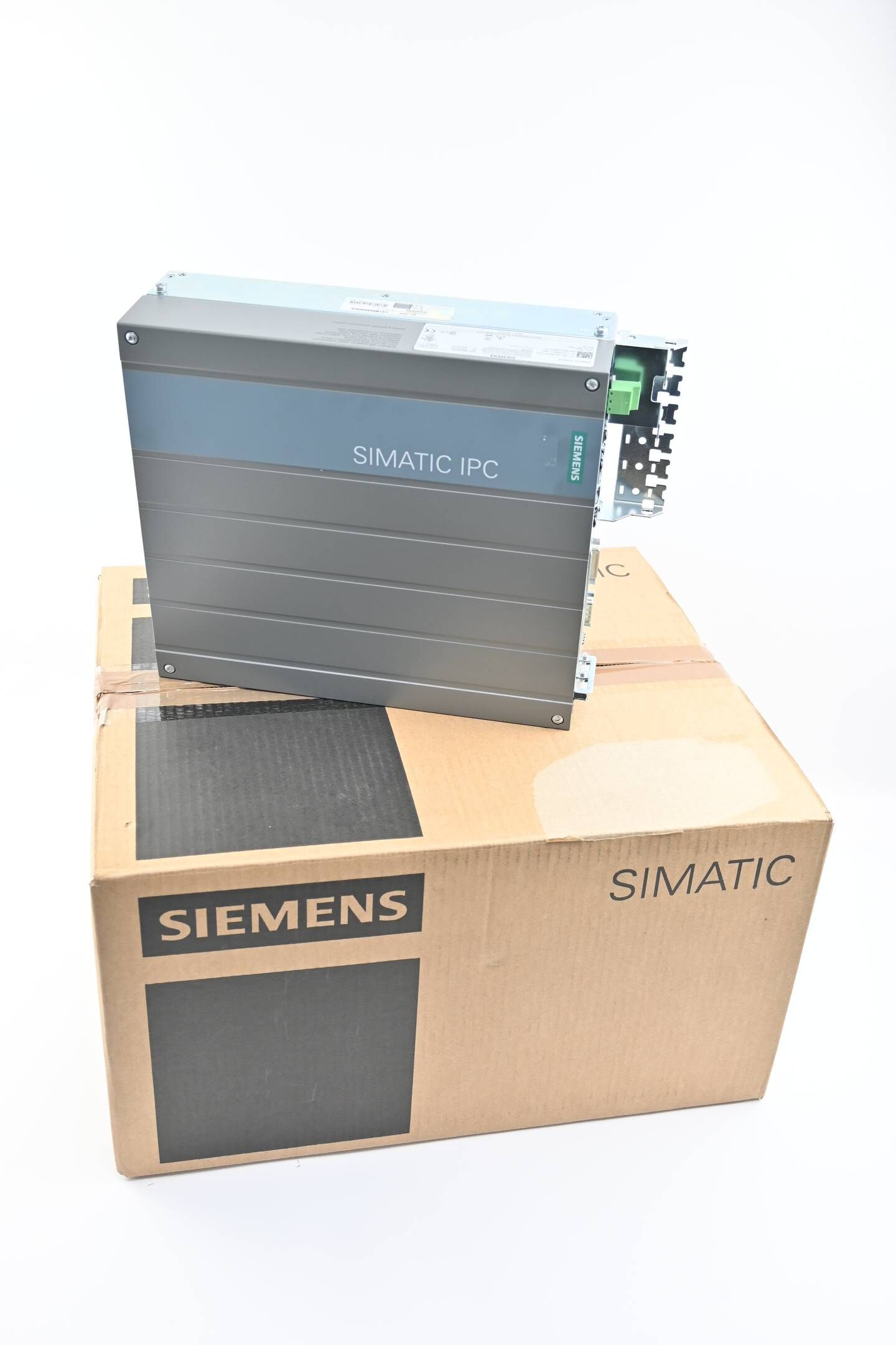 Siemens simatic IPC627E Box PC 6BK1 000-6MG01-0AA0 ( 6BK1000-6MG01-0AA0 )