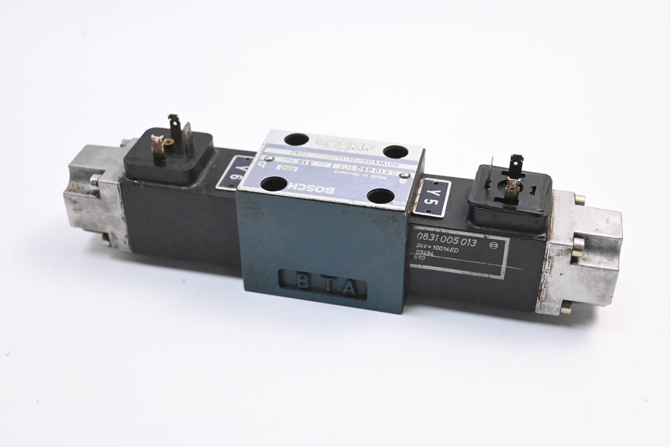 Bosch Wegeventil 0 810 090 101 ( 0810090101 ) inkl. 2x 0 831 005 013