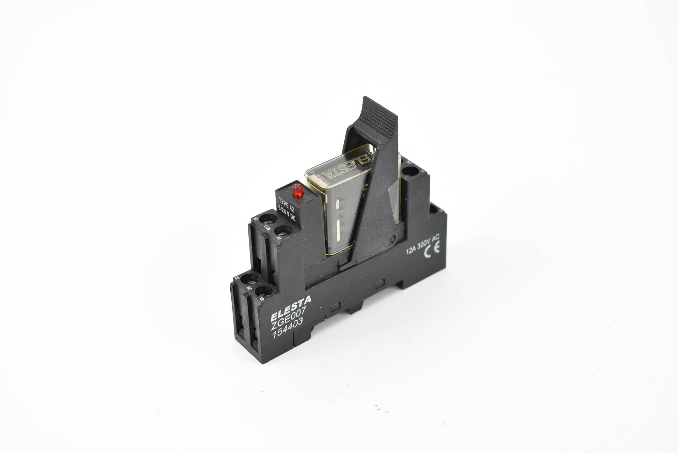 Elesta Relaissockel 12A 300VAC ZGE007 + Relais 24VDC 8A 250VAC SGR282