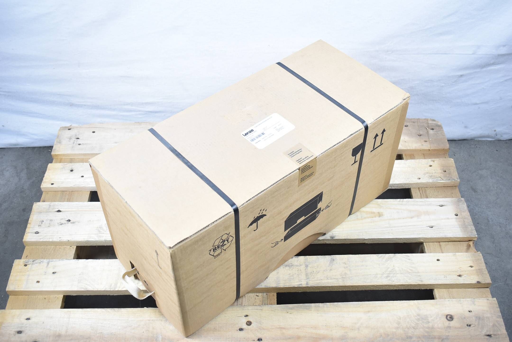 Lenze Servo Drives 9400 Single Drive E94ASHE0594E34NNER ( 3541839 )