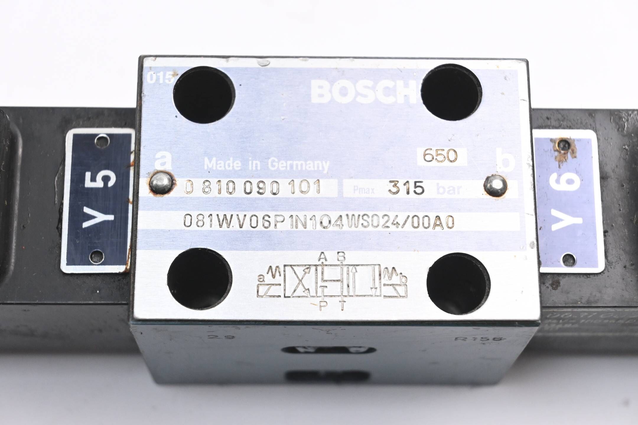 Bosch Wegeventil 0 810 090 101 ( 0810090101 ) inkl. 2x 0 831 005 013