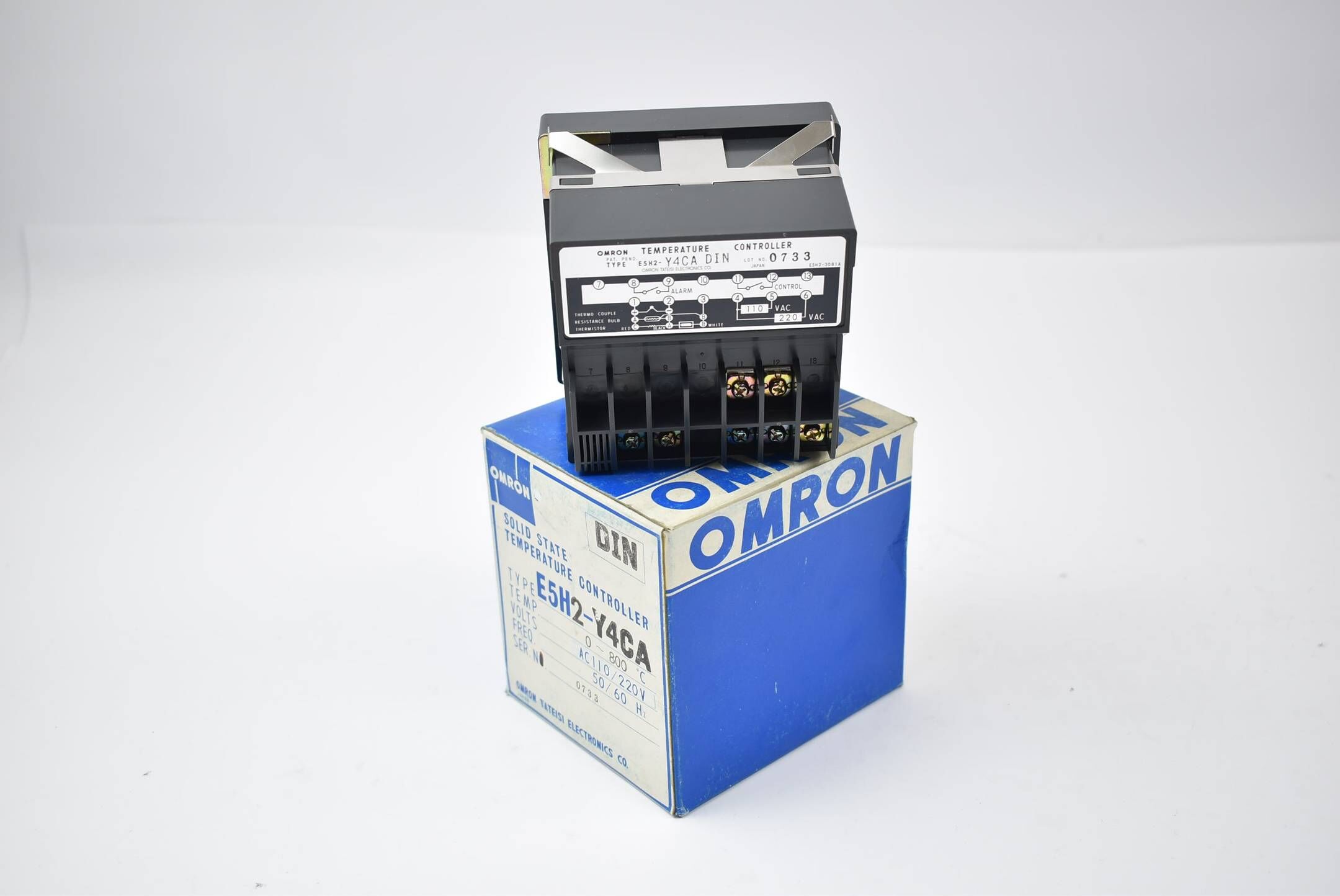Omron Temperature Controller Temperaturregler E5H2-Y4CA 0 - 800°C 110 / 220 VAC