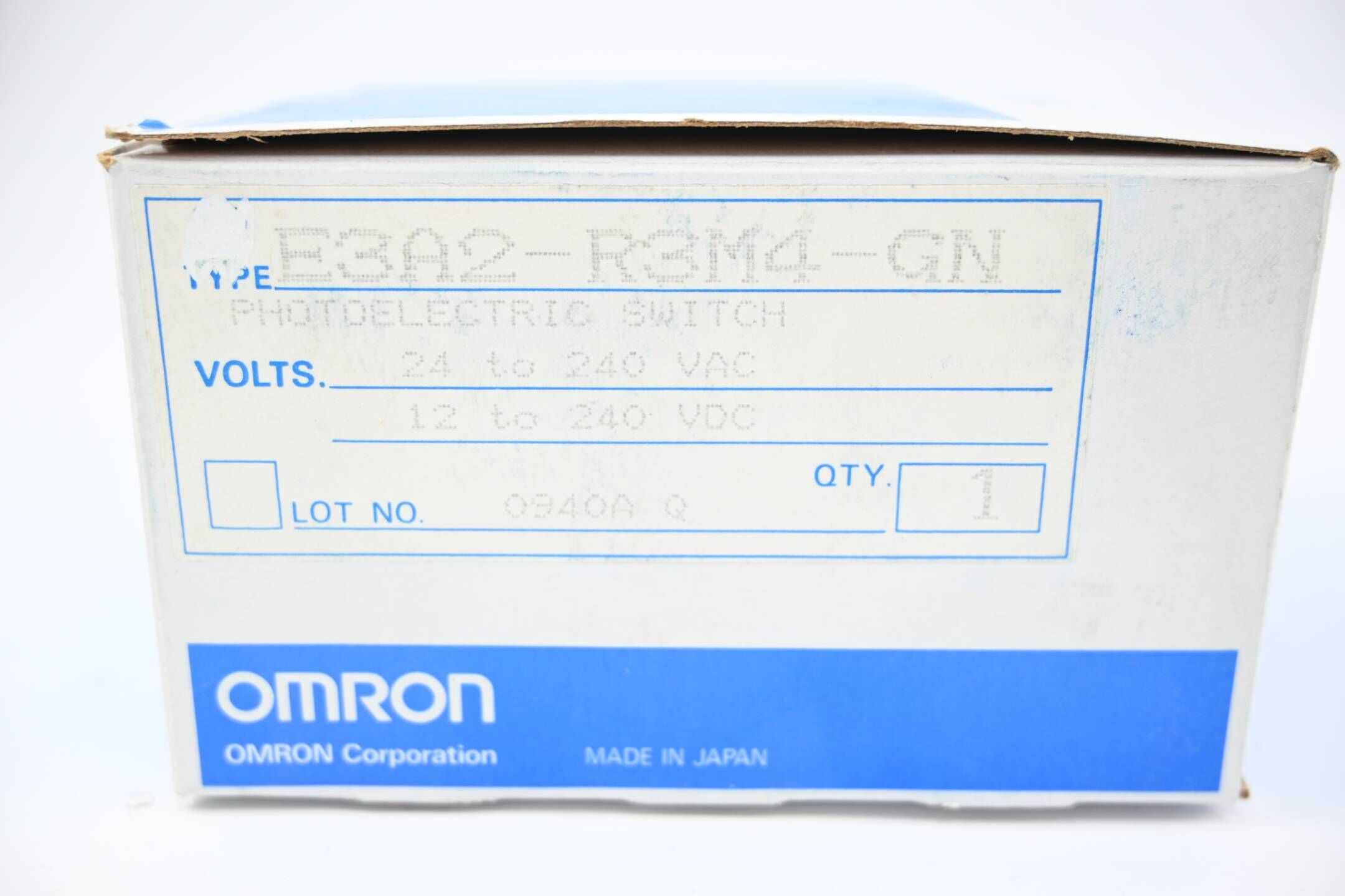 Omron Photoelectric Switch 24-240VAC 12-240VDC ( E3A2-R3M4-GN )