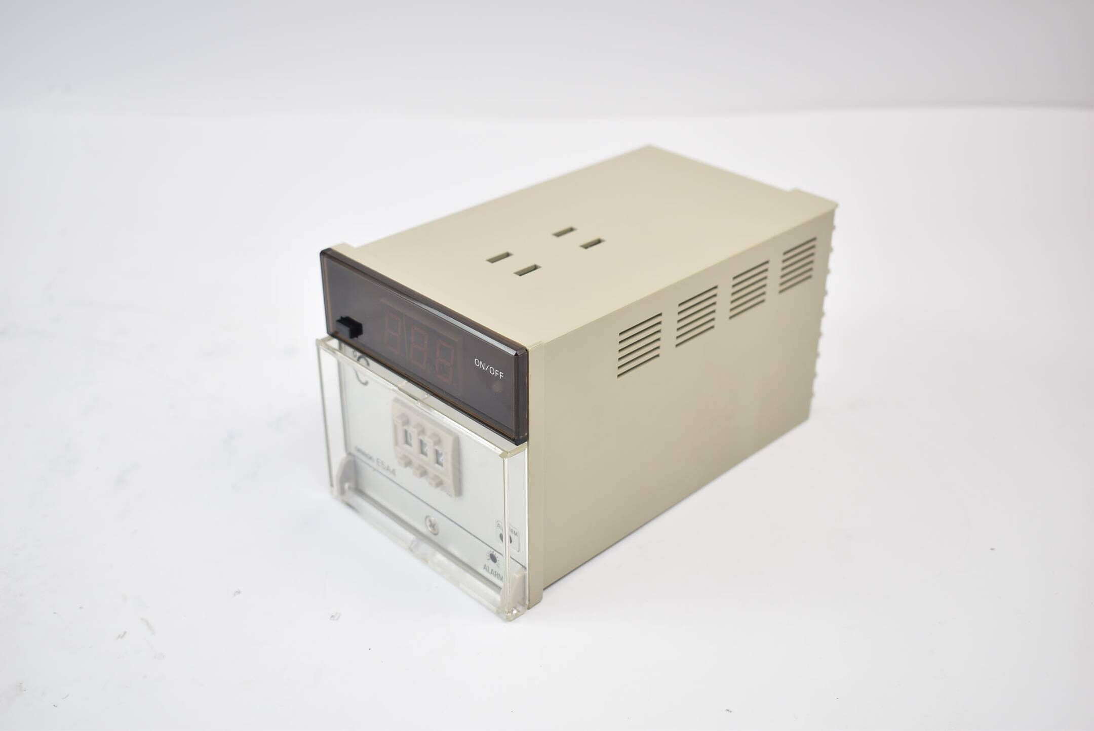 Omron Temperature Controller E5A4-R21P-DIN 0-399°C AC110/120 / 220/240V