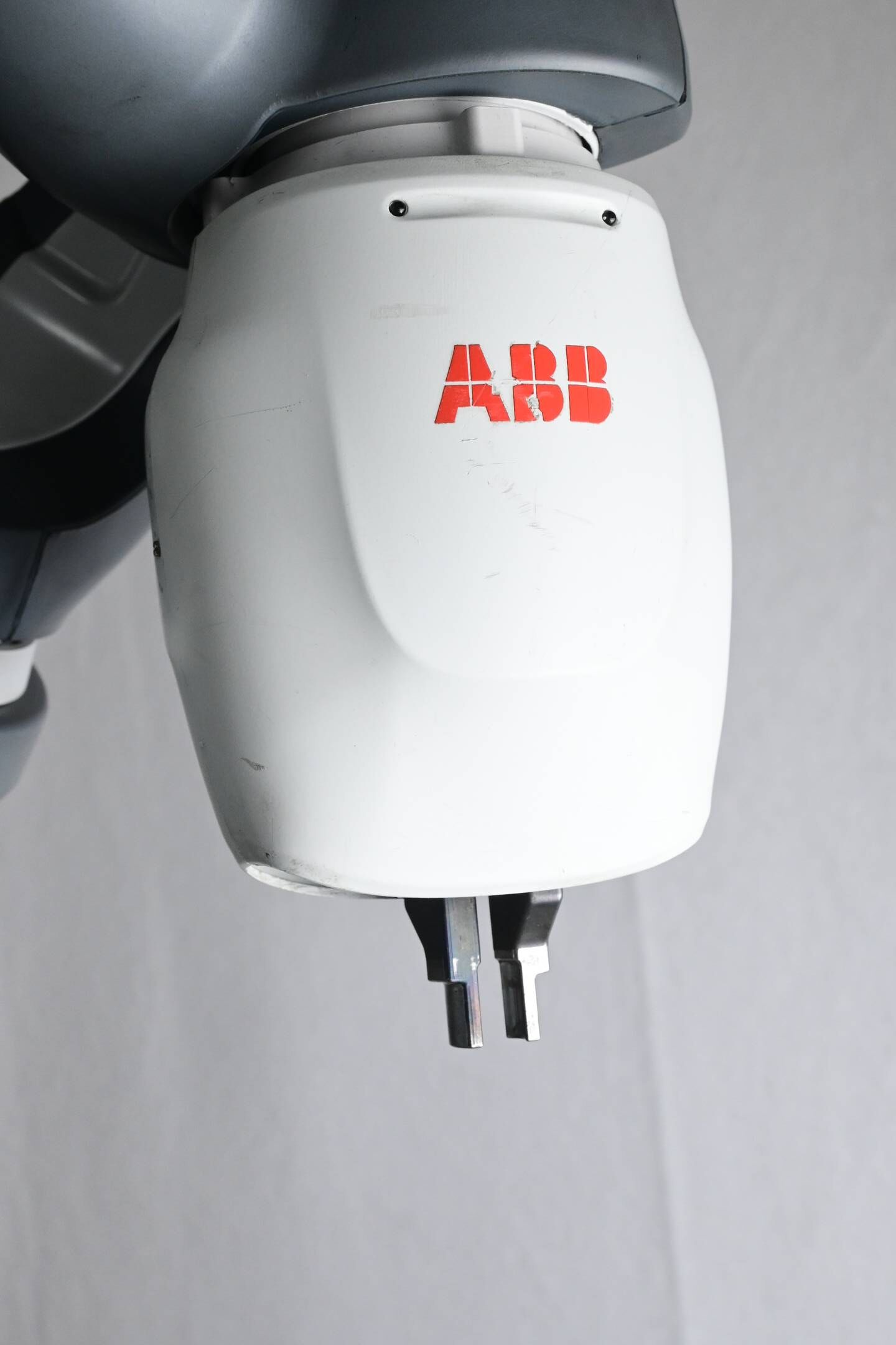 ABB Roboter YuMi IRB14000 ( IRB14000-0.5/C.5 ) inkl. Dockingstation YuMi + Panel