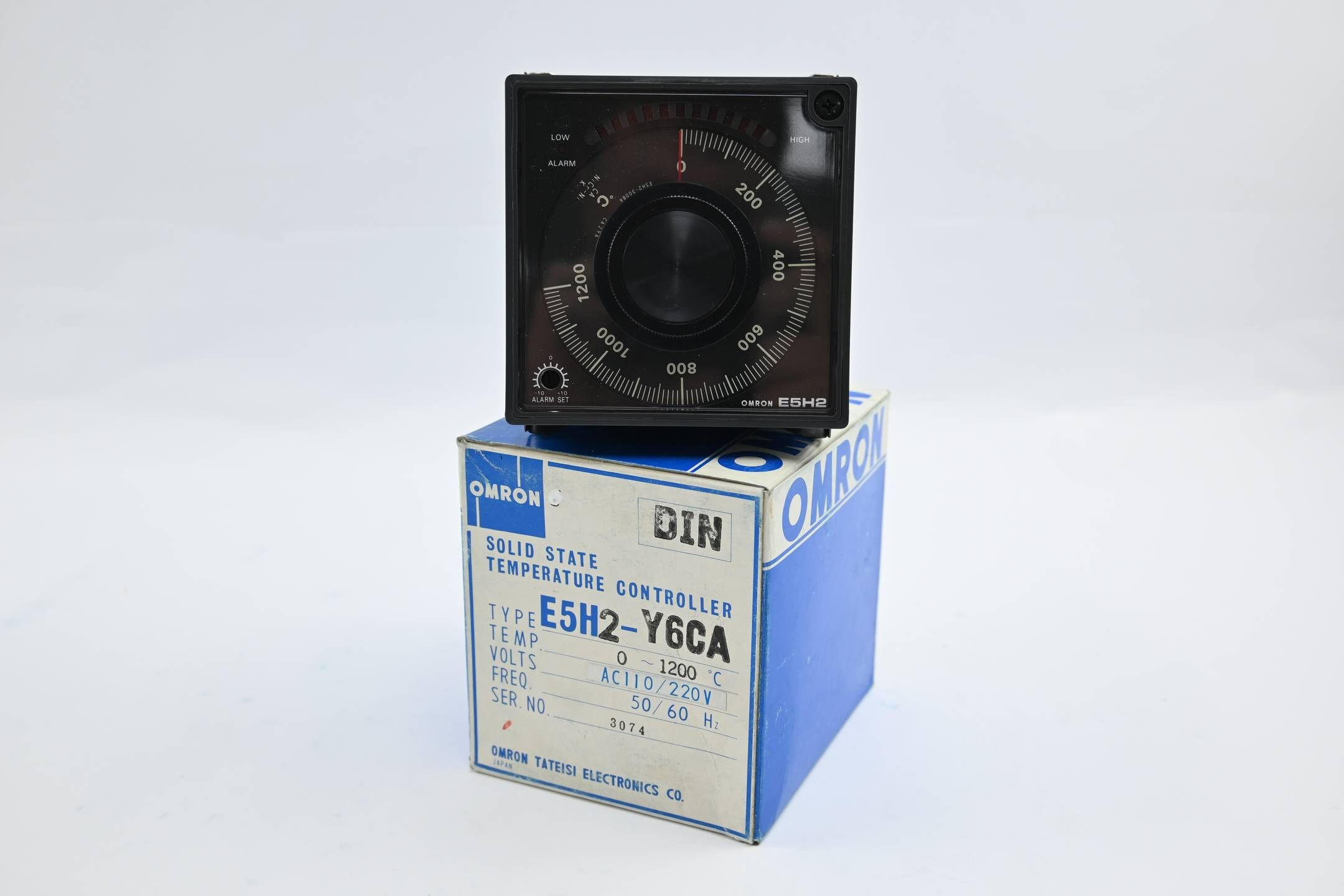Omron Temperatur Controller 0-1200°C 110/220 VAC ( E5H2-Y6CA DIN )