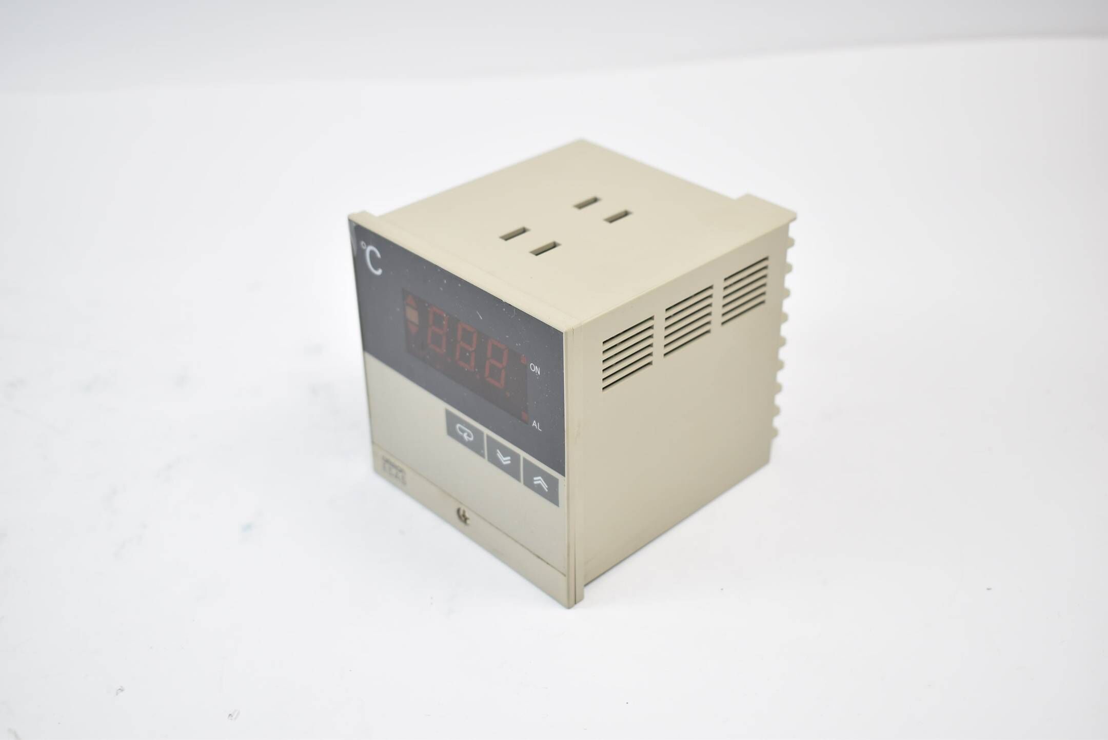 Omron Temperature Controller E5AS-Q1P-DIN Multi-Range 100/110/120,200/220/240VAC