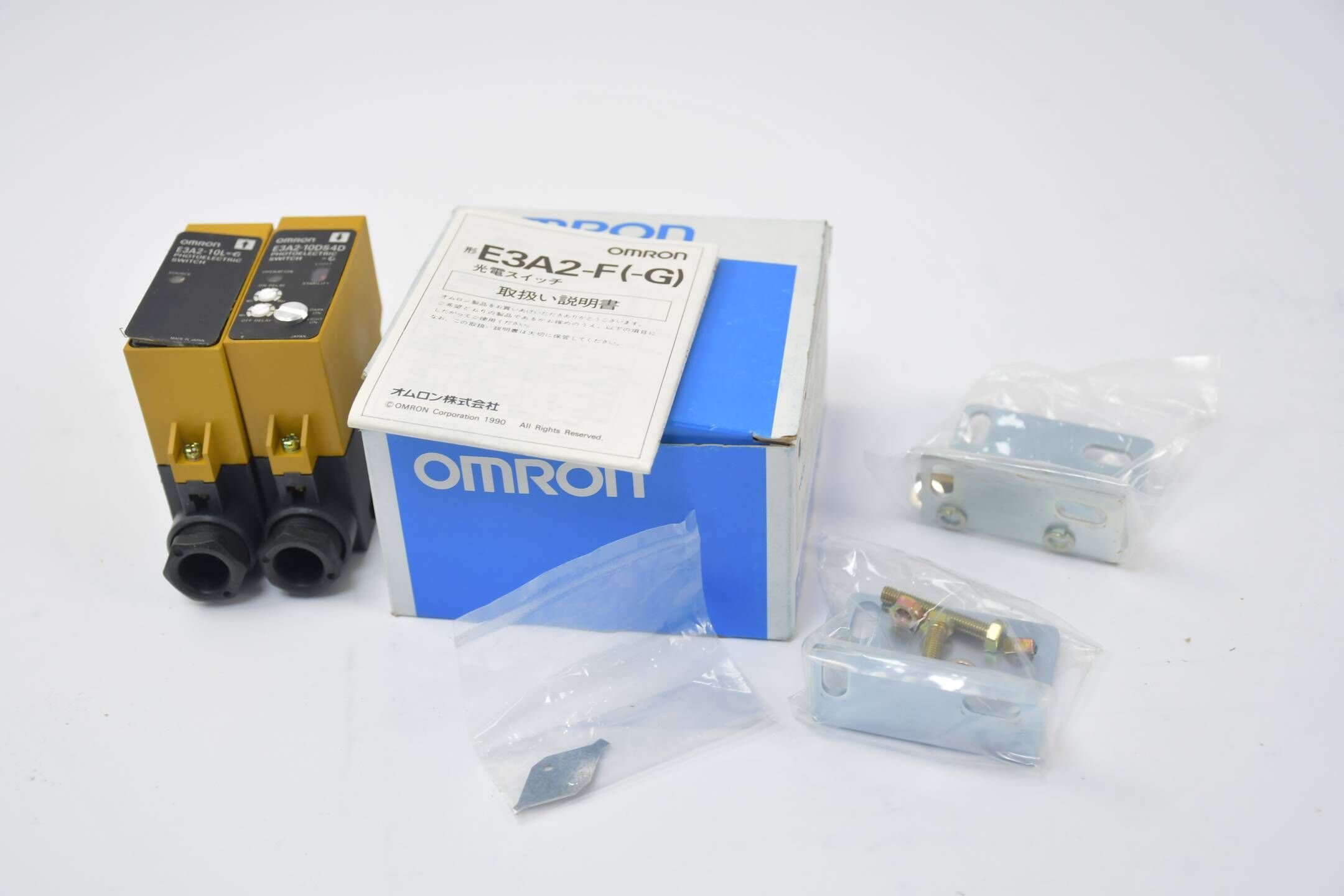 Omron Photoelectric switch 24 to 240 VAC , 12 to 240 VDC ( E3A2-10S4D-G )