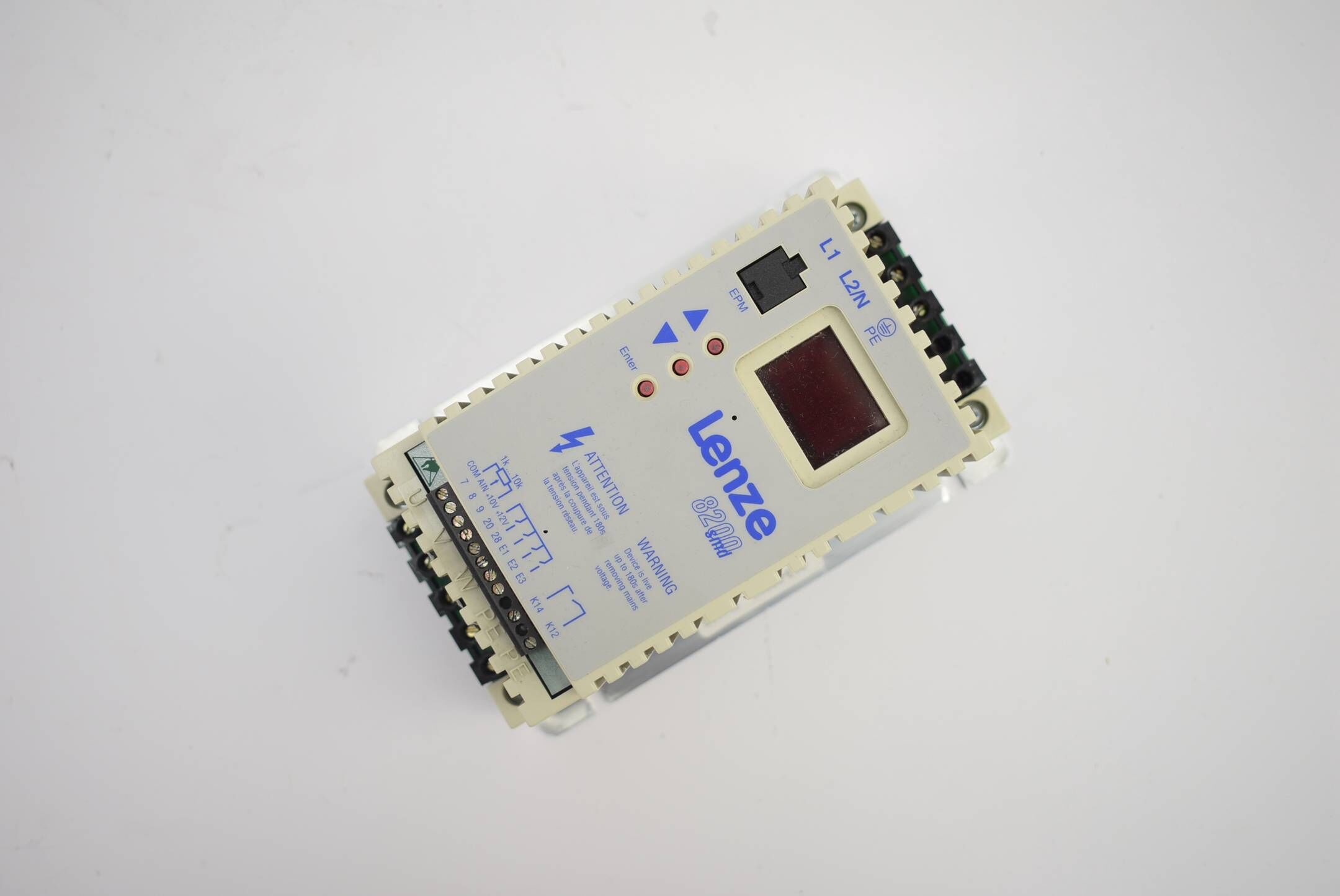 Lenze Frequenzumrichter Inverter 8200 smd E82EB551X2B ( 00419011 )