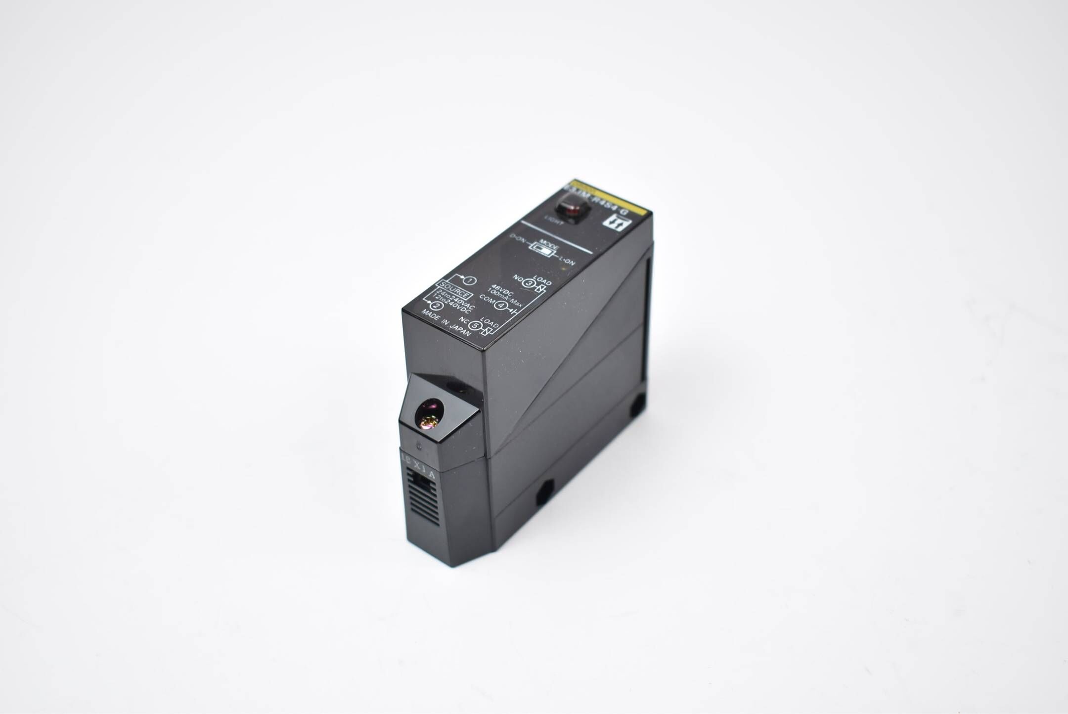 Omron Photoelectric Switch 24-240 VAC 12-240 VDC E3JM-R4S4-G