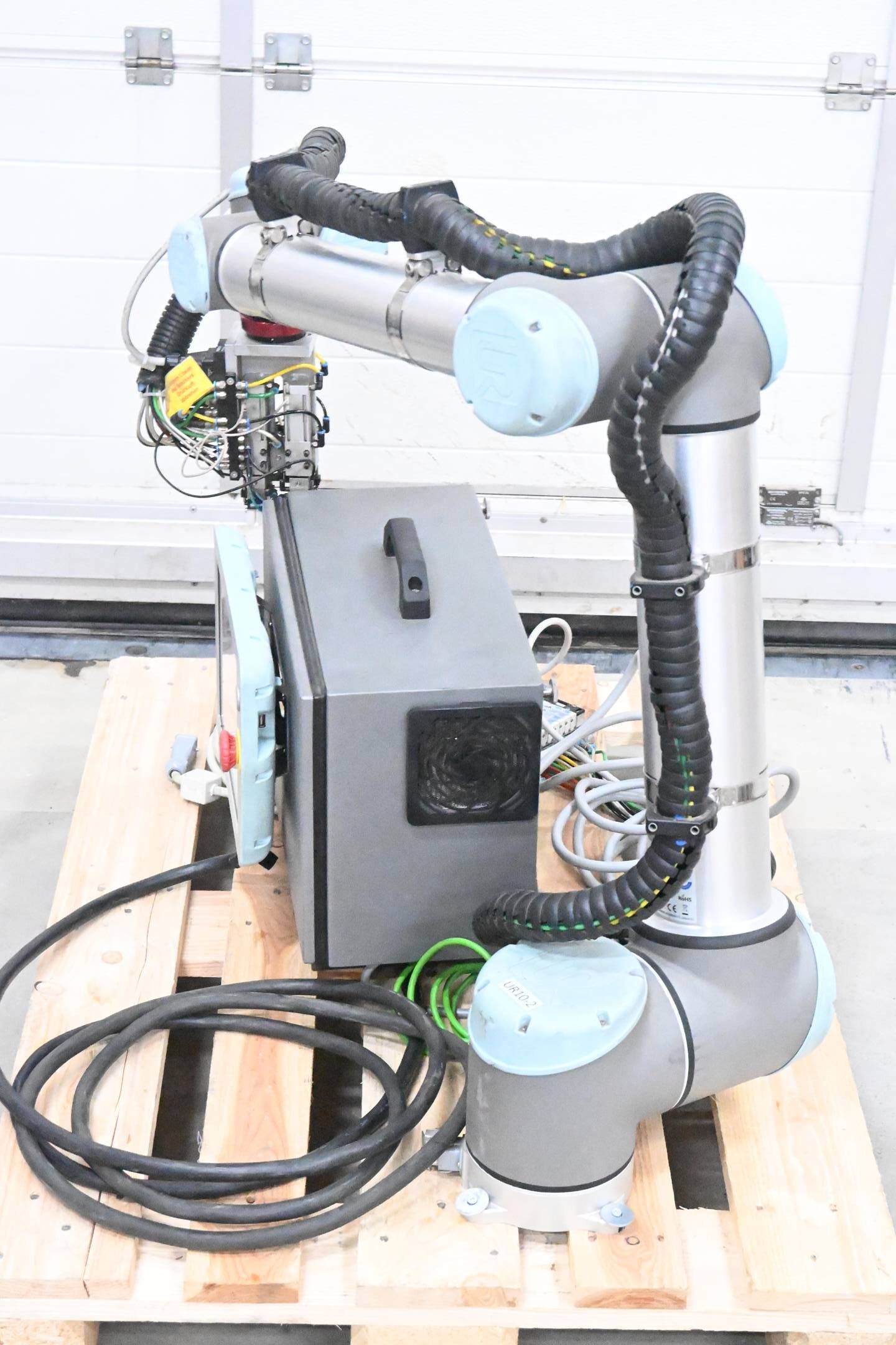 Universal Robots Industrieroboter UR10 inkl. Steuerung UR10 ( CB31UR10 ) + Panel