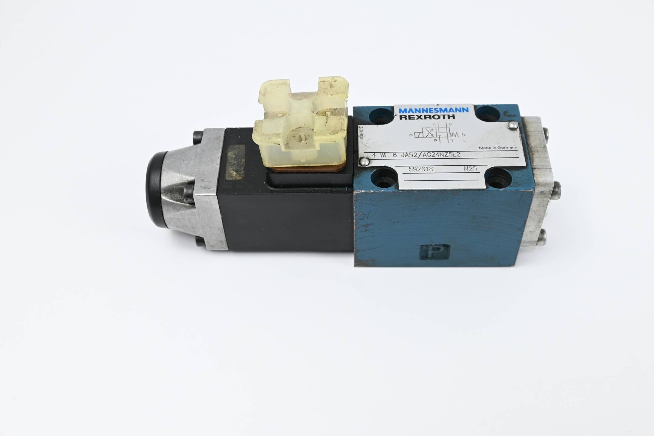 Mannesmann Rexroth Wegeschieberventil 4 WE 6 JA52/AG24NZ5L2 ( R900592618 )