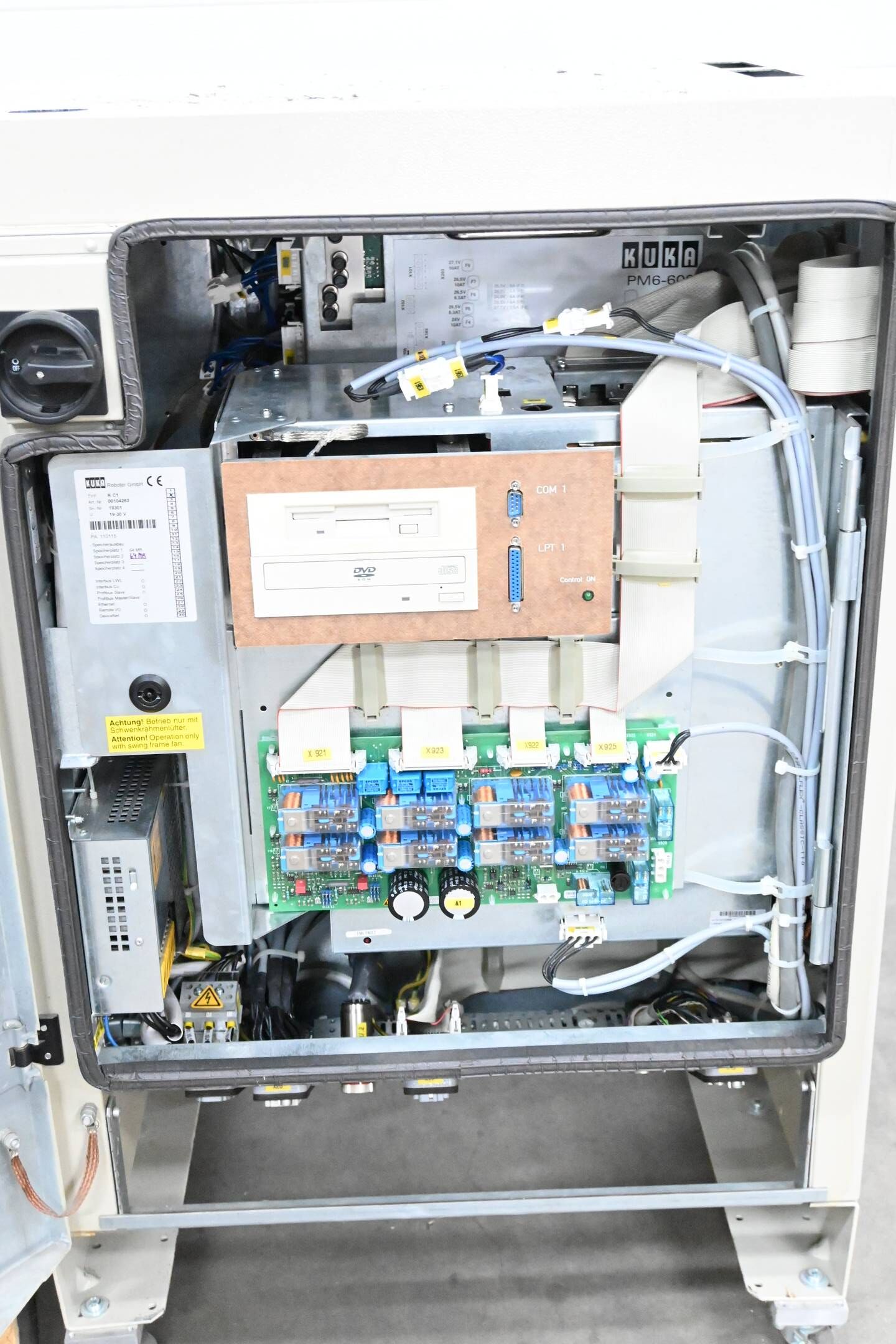 Kuka Roboter KR15/2 inkl. Schaltschrank K C1 + Bedienpanel KCP KR C1