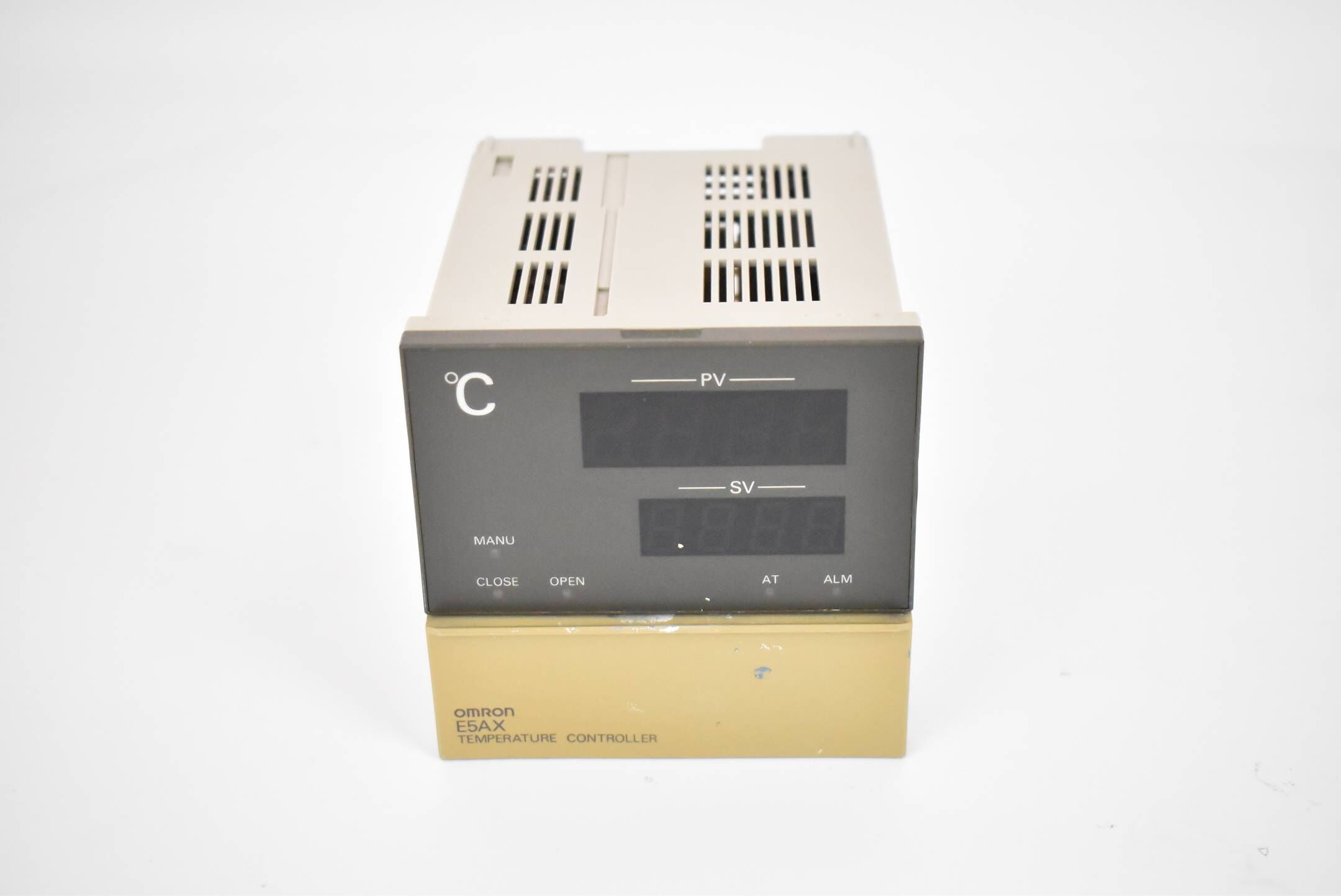 Omron Temperature Controller E5AX-PRR