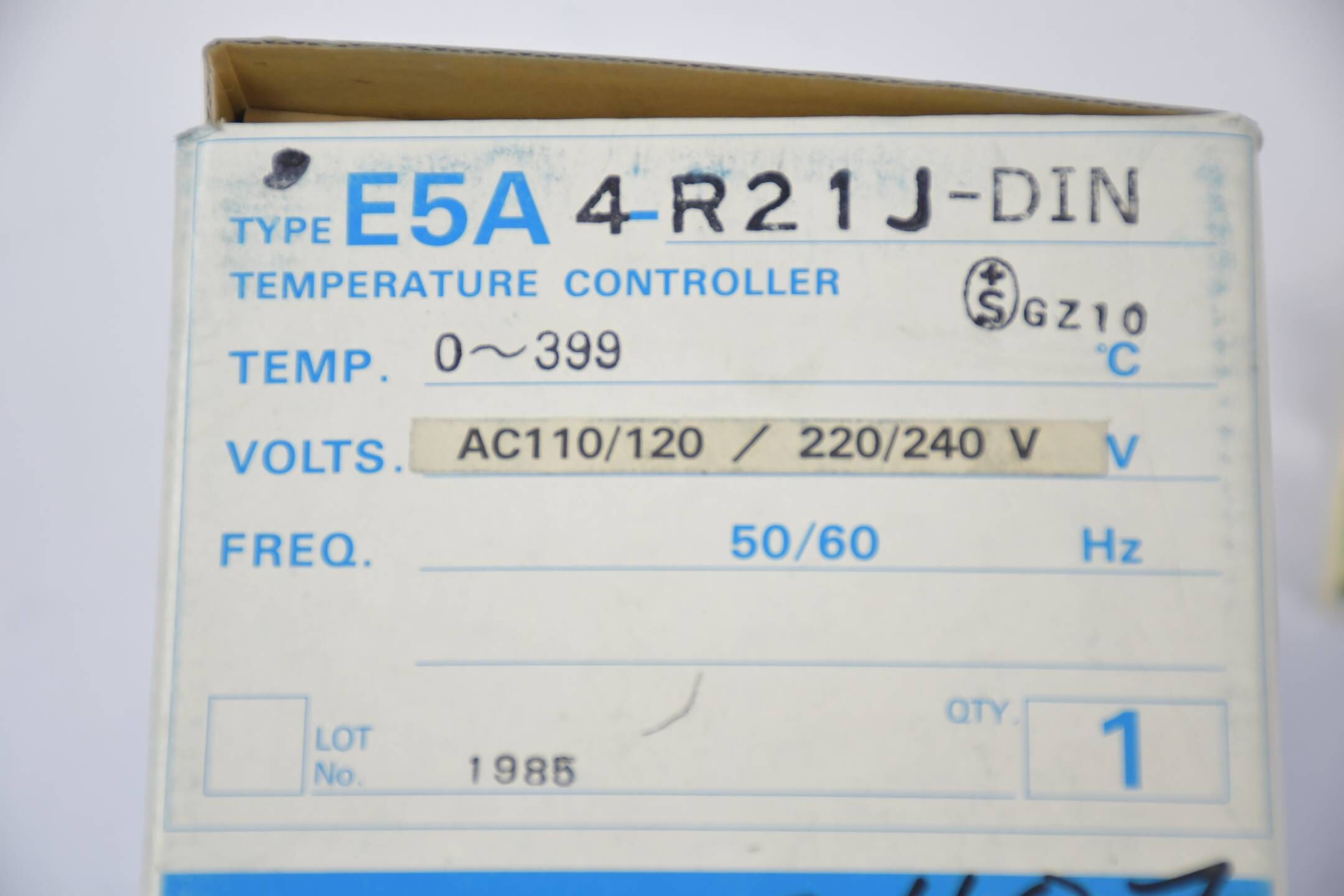 Omron Temperatur Controller 0~399 °C AC110/120 / 220/240V ( E5A4-R21J-DIN )