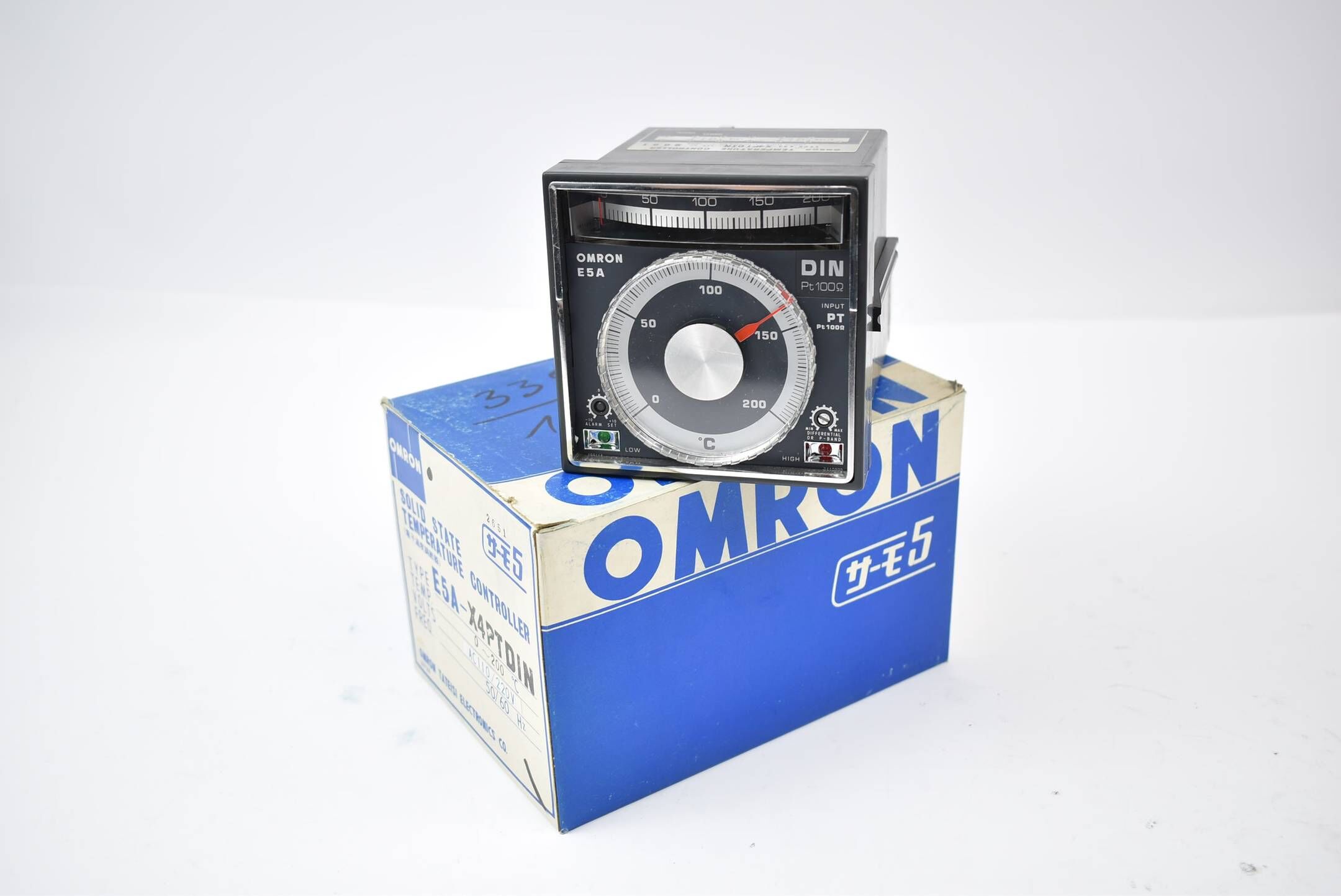 Omron Temperature Controller E5A-X4PTDIN 0-200°C 110 / 220 VAC