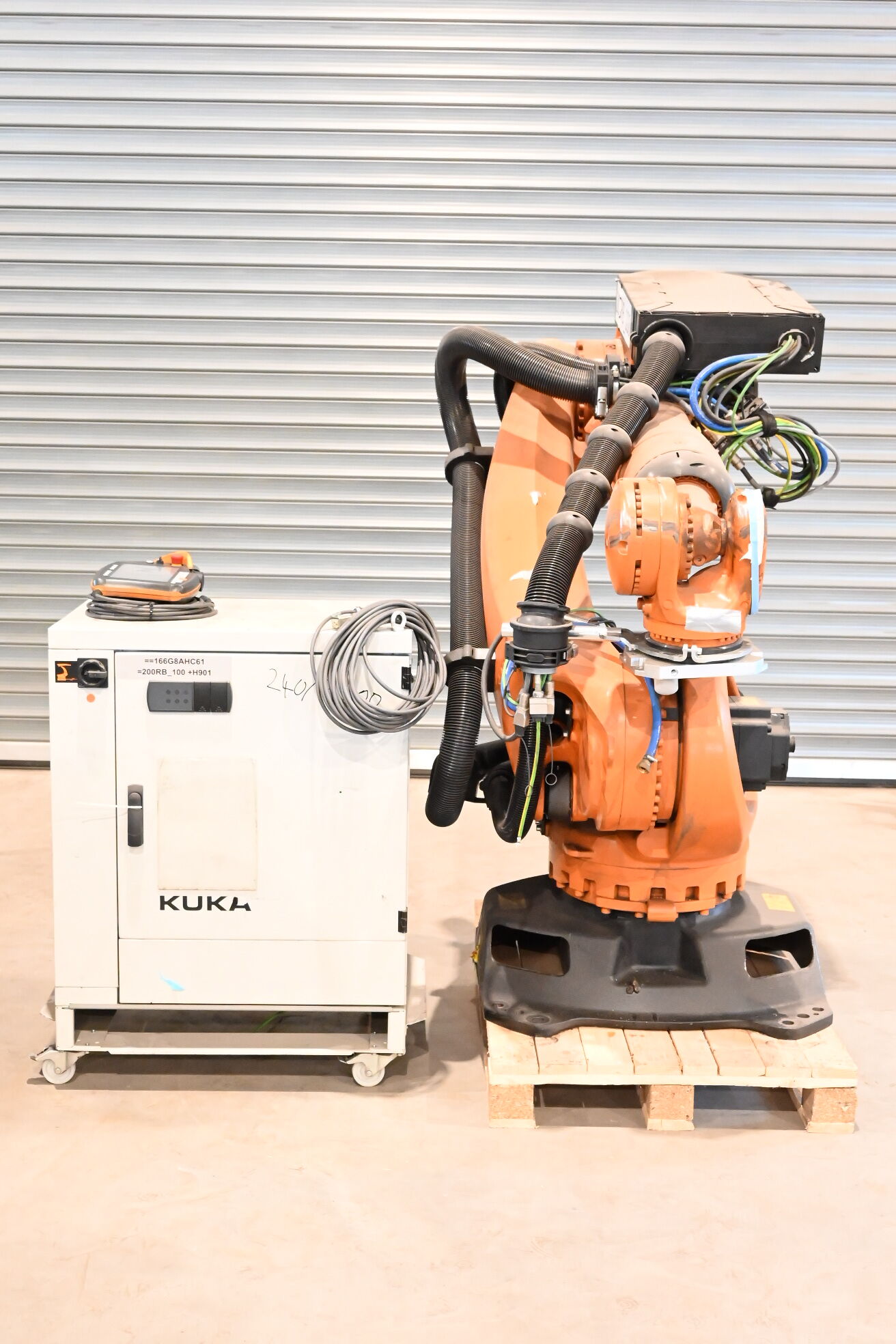 Kuka Industrieroboter KR240 R2700 Prime inkl. Schaltschrank KRC4 + 00-168-334 3