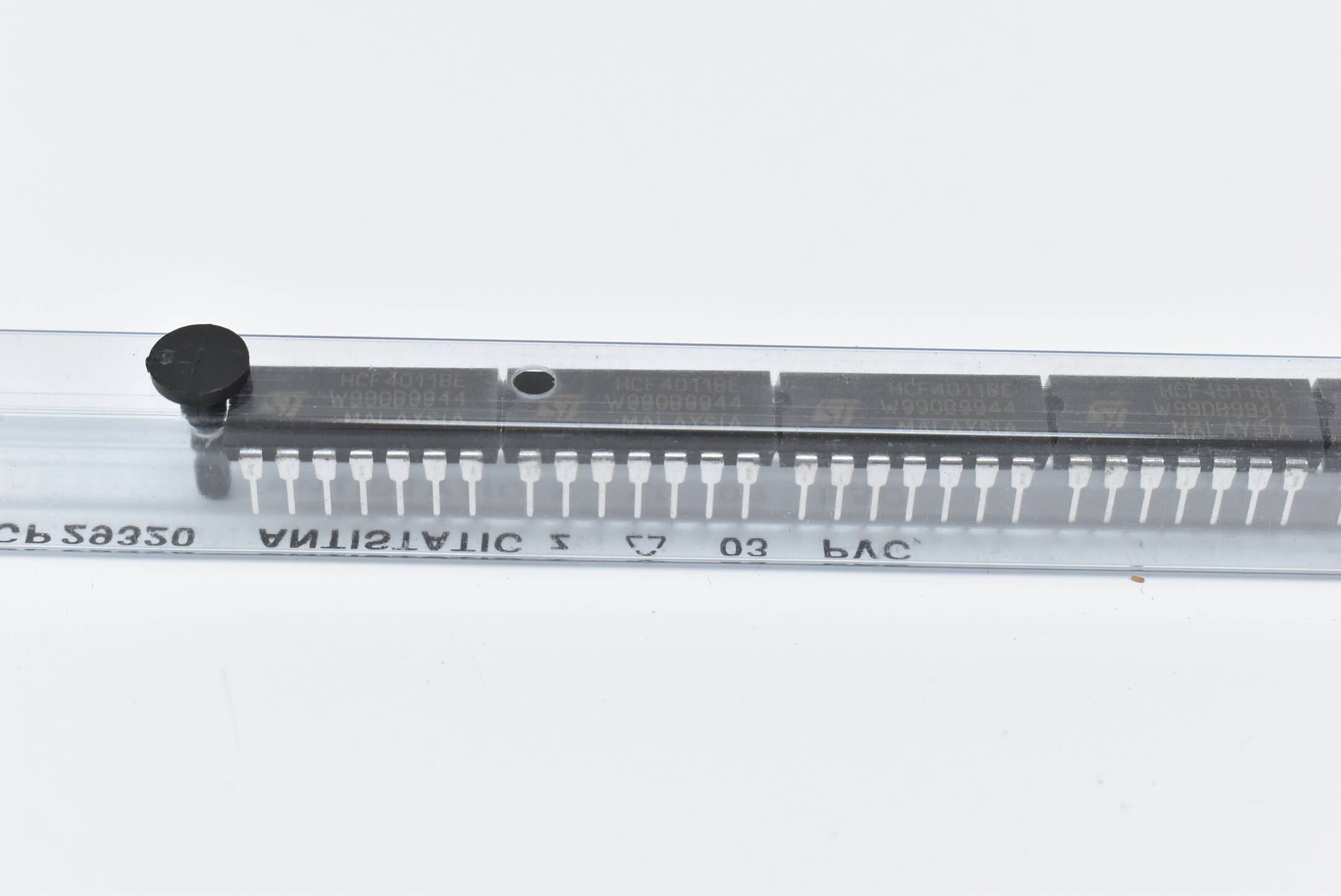 STMicroelectronics Schaltkreis HCF4011BE ( 3CP29320 ) VE 25 Stück