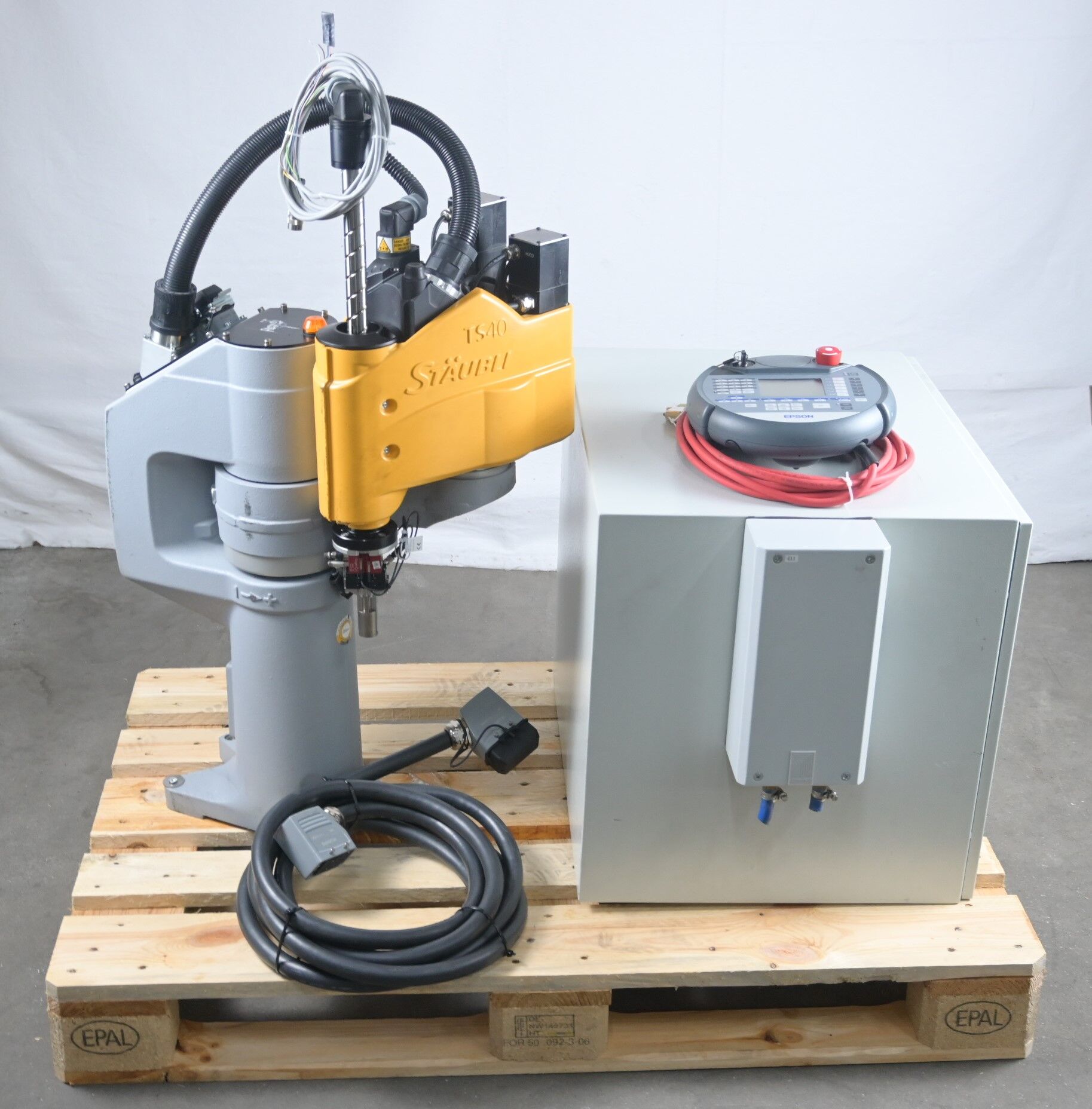 Stäubli Roboter TS40 F15/50WYB1/A/01 + Stäubli CS8C-TS40 + Epson Bedienpanel TP1