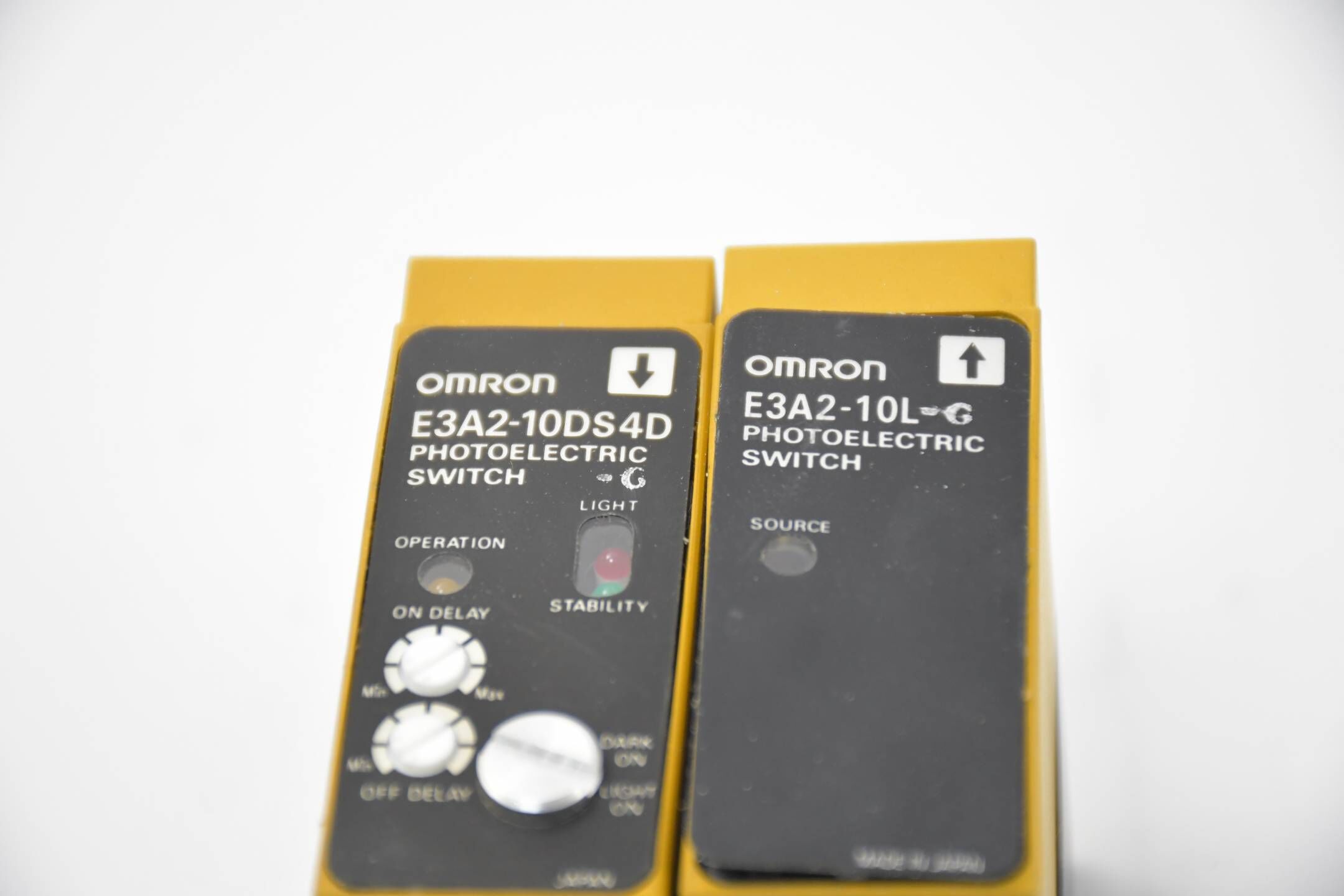 Omron Photoelectric switch 24 to 240 VAC , 12 to 240 VDC ( E3A2-10S4D-G )
