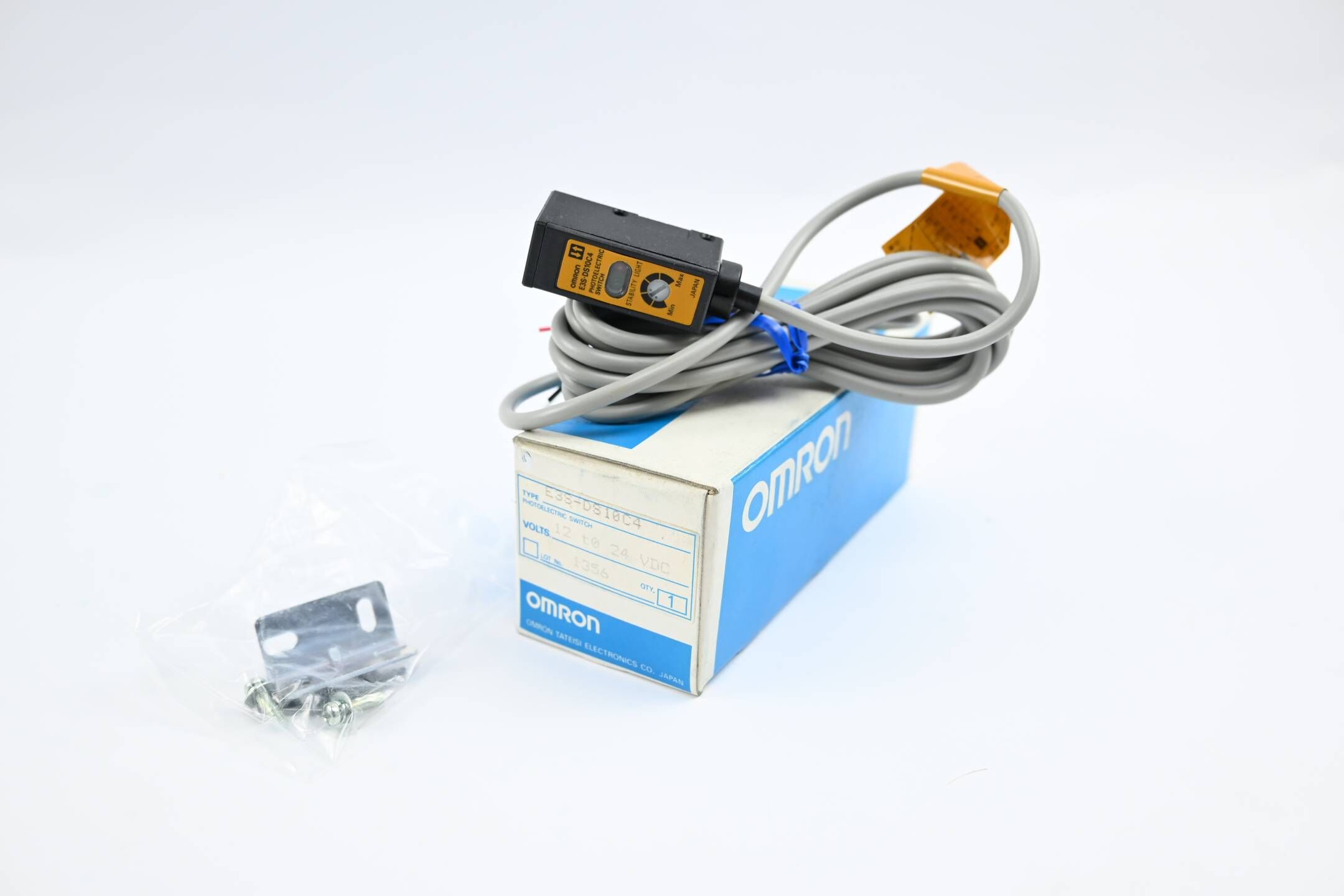 Omron Photoelectric Switch 12-24 VDC ( E3S-DS10C4 )