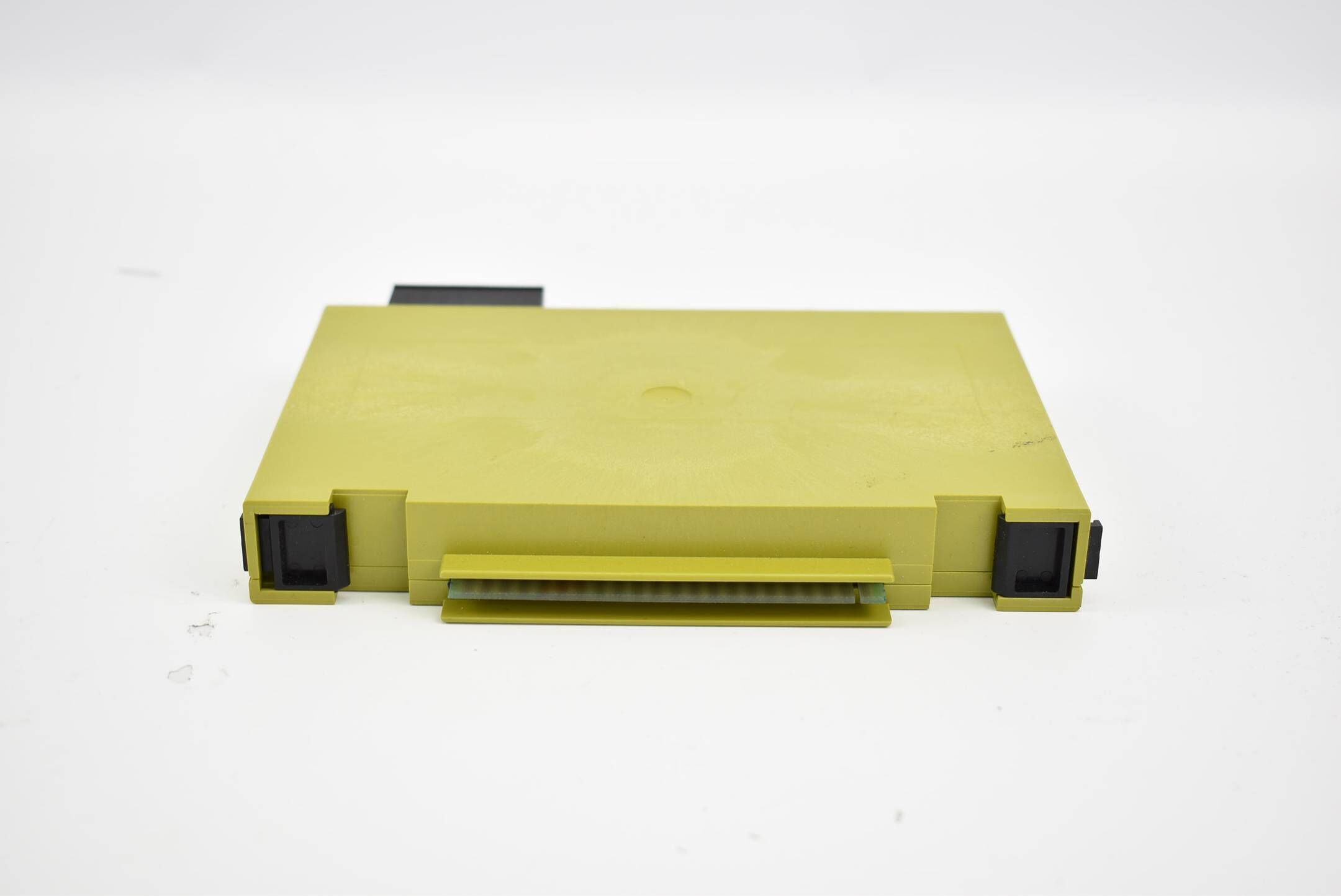 Pilz Ausgangsmodul C-P8-Rel.20P ( 306196 )