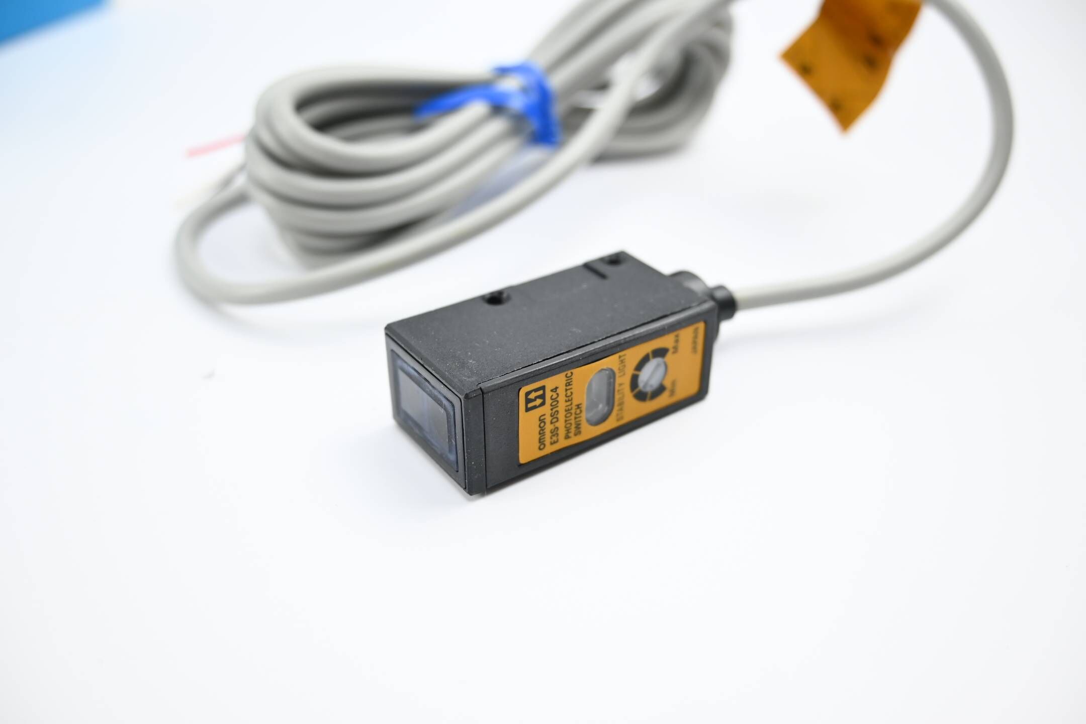 Omron Photoelectric Switch 12-24 VDC ( E3S-DS10C4 )