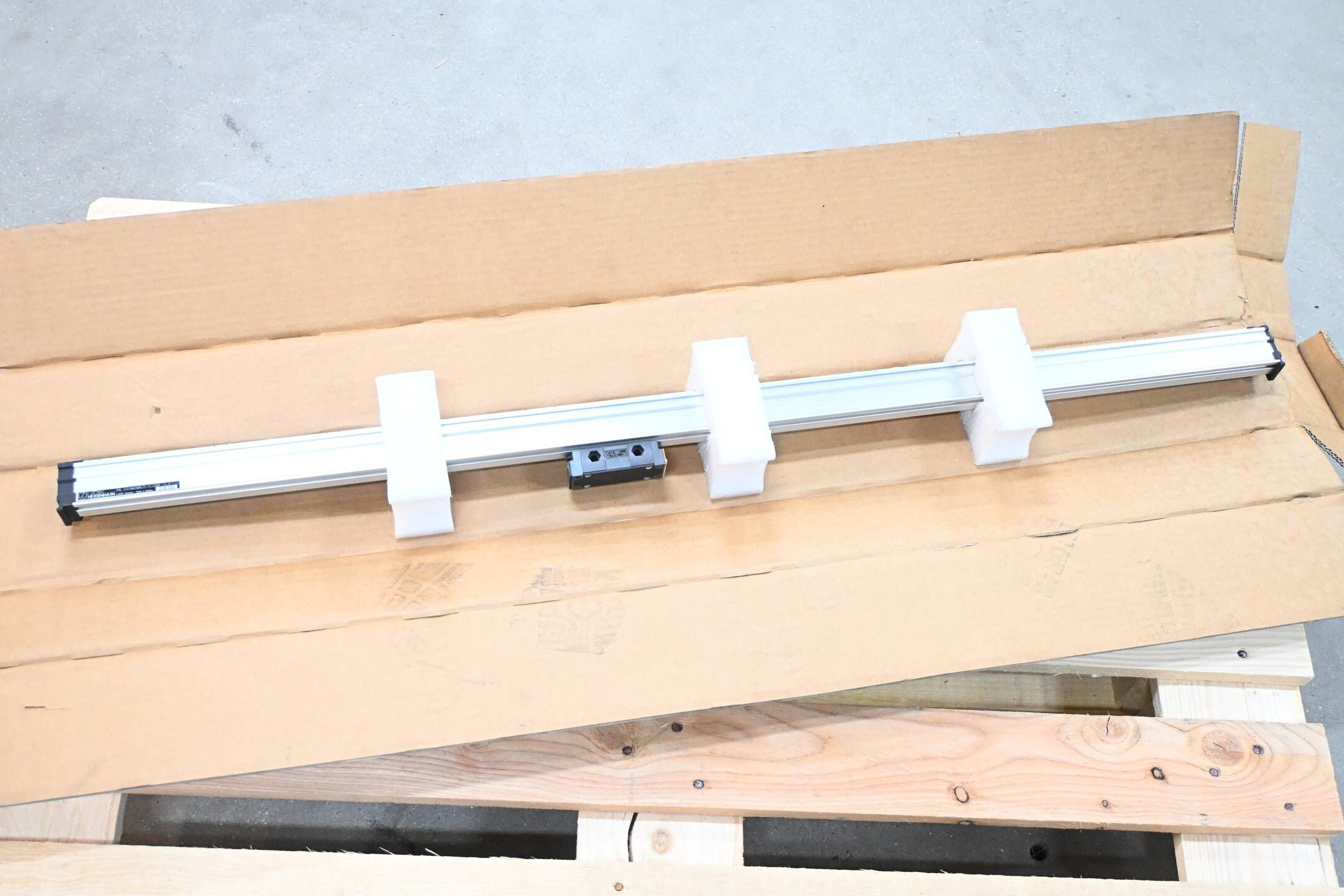Heidenhain Inkrementales gekapseltes Längenmessgerät 1040 mm LS 106C ( 295712-21 ) V5