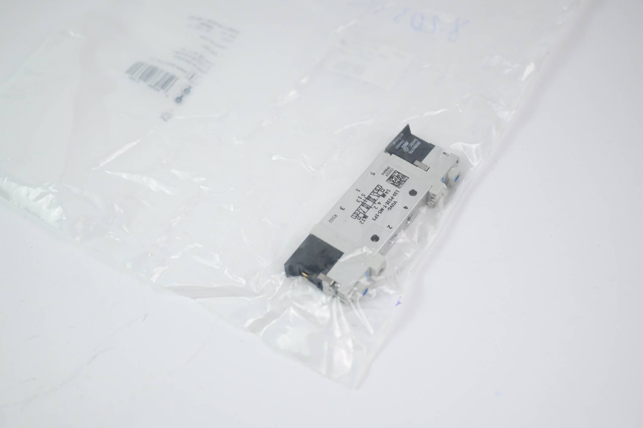 Festo 5/3-Wege-Magnetventil VUVG-L10-P53E-T-M5-1P3 ( 566460 )