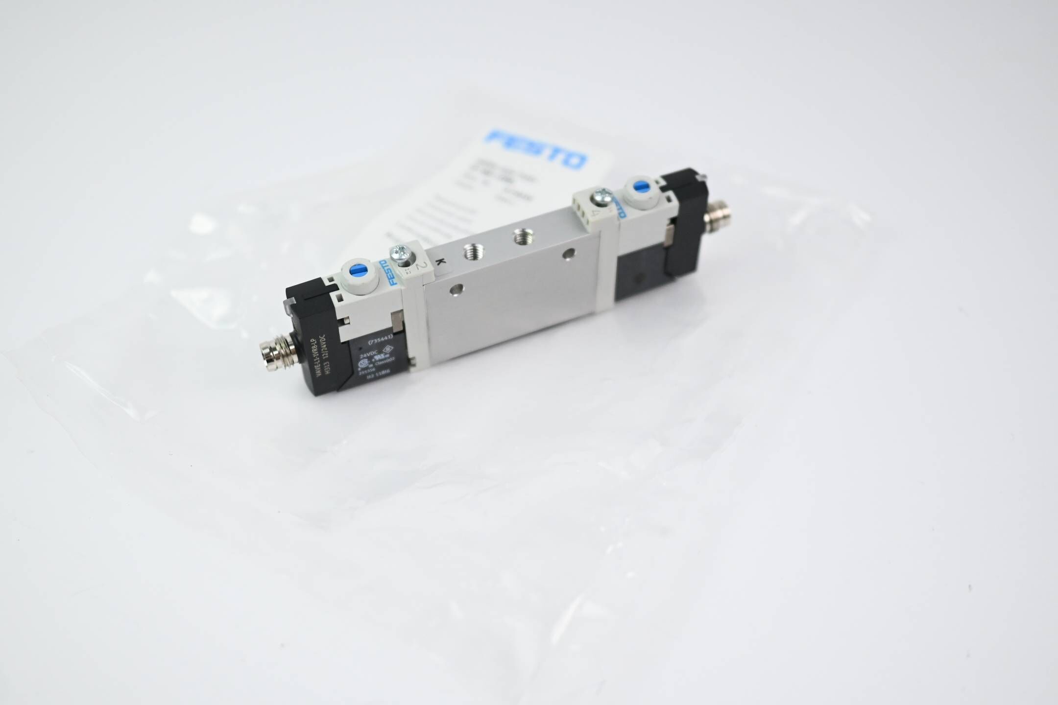 Festo 3/2-Wege-Magnetventil VUVG-S10-T32C-AT-M5-1R8L ( 572610 )