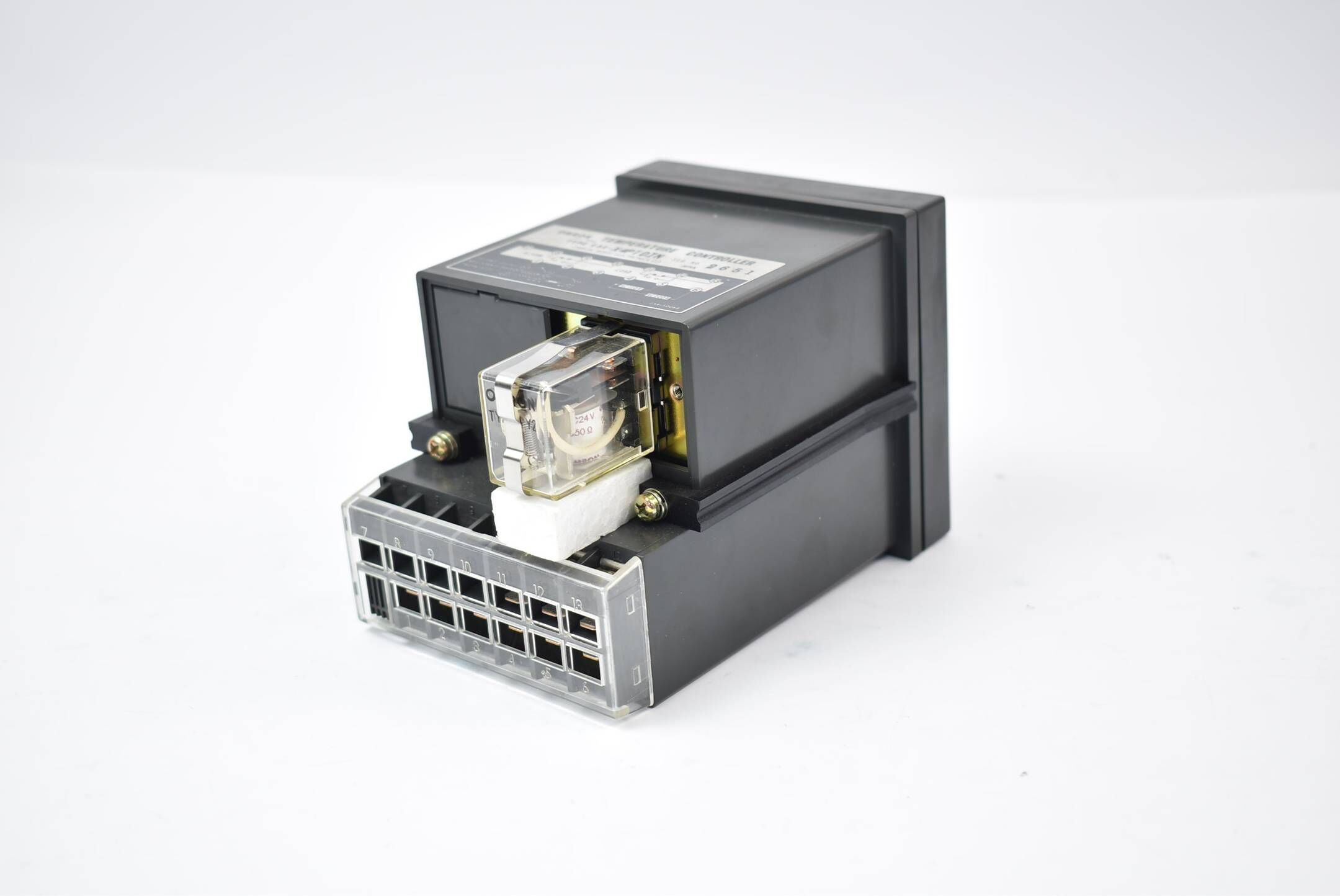 Omron Temperature Controller E5A-X4PTDIN 0-200°C 110 / 220 VAC