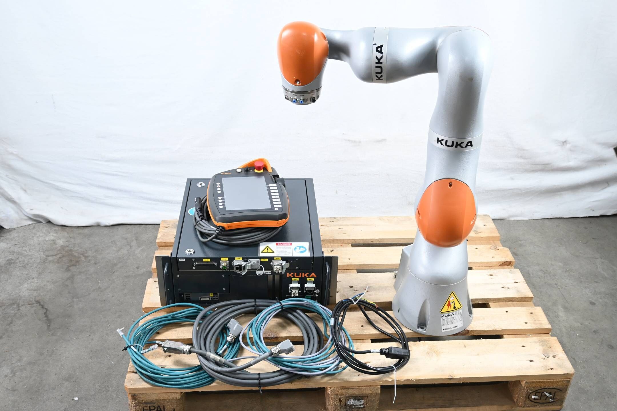 Kuka Roboter LBR iiwa 14 R820 ( 246833 ) + Steuerung Sunrise Cabinet 11041228
