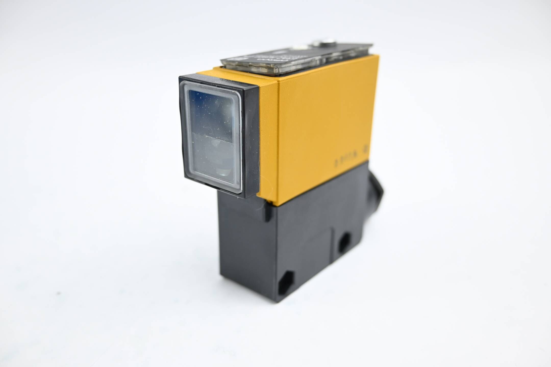 Omron Photoelectric Switch 24-240VAC 12-240VDC ( E3A2-R3M4-GN )