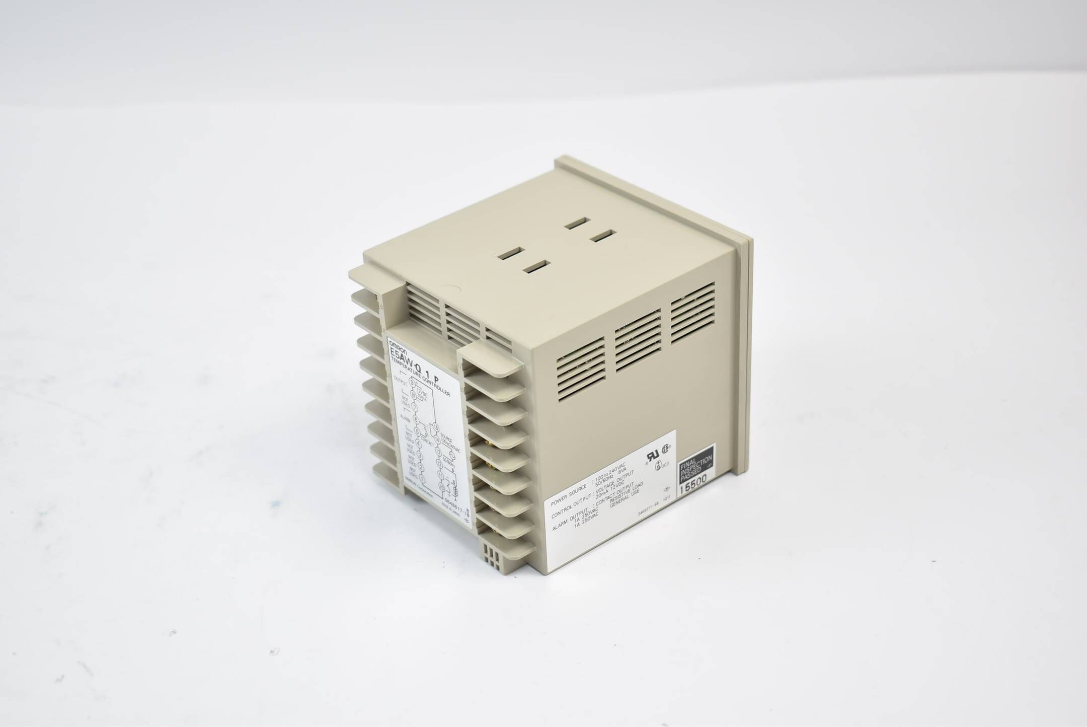 Omron Temperature Controller E5AW-Q1P Multi-Range 100-240 VAC